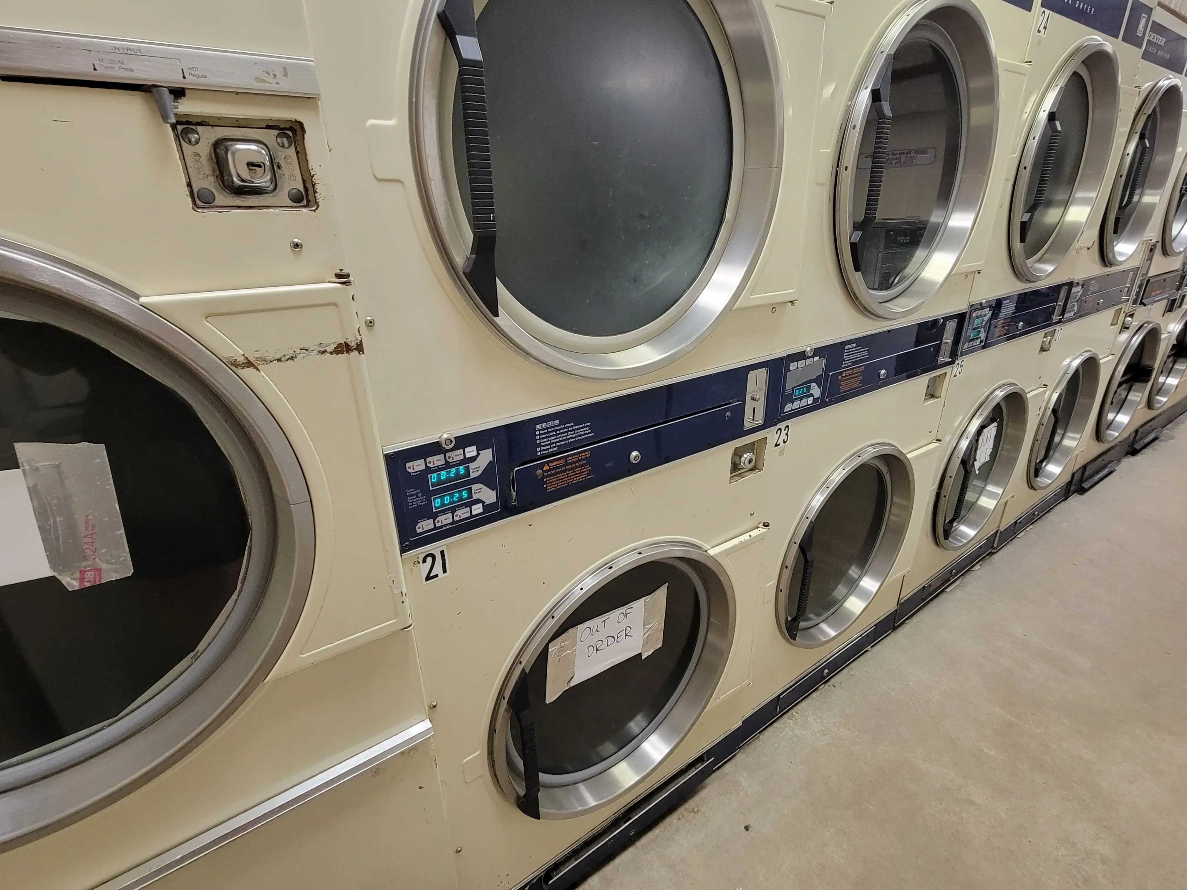 La Grange Laundromat & Washateria - Image 9