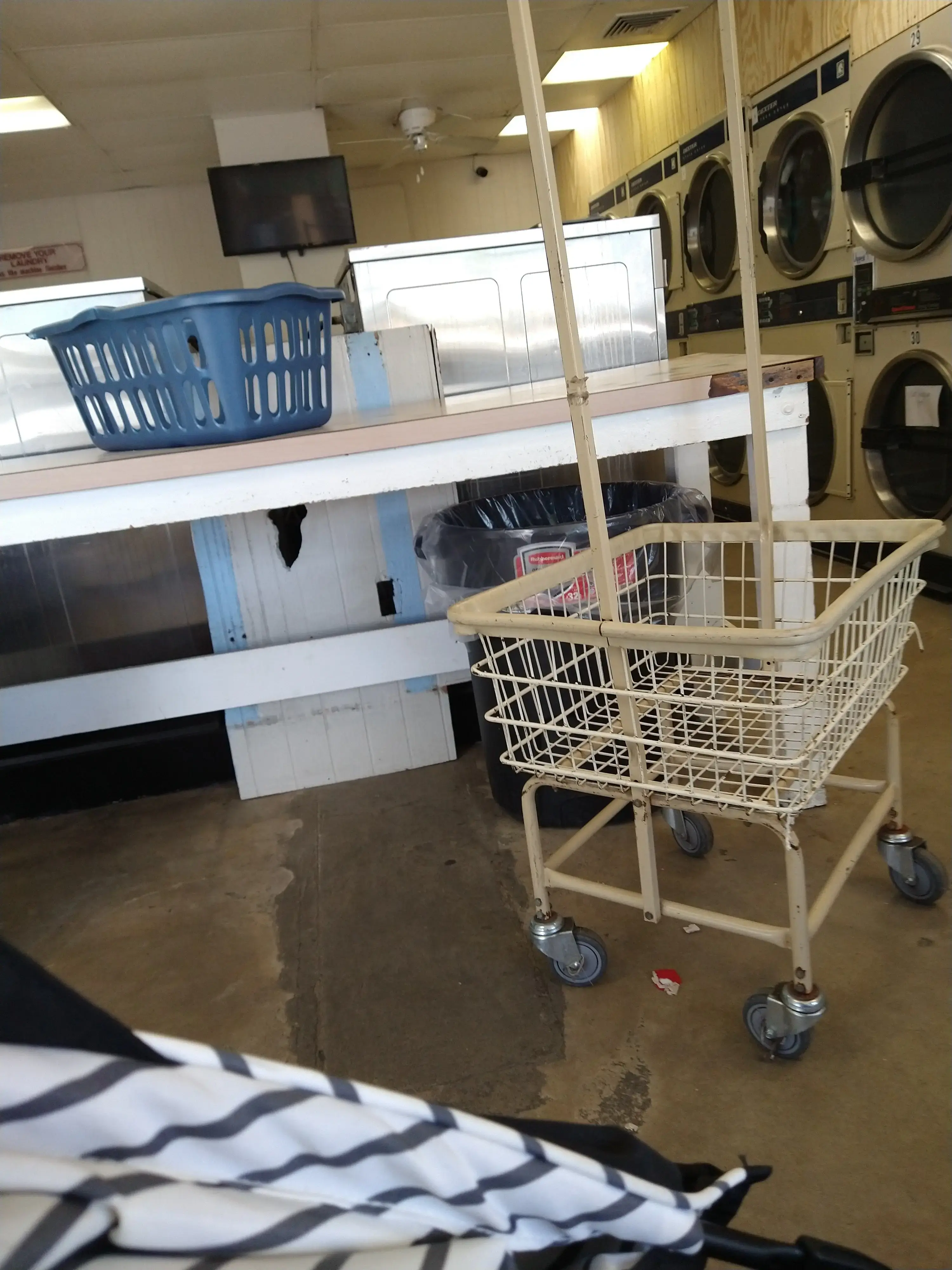 La Grange Laundromat & Washateria - Image 7