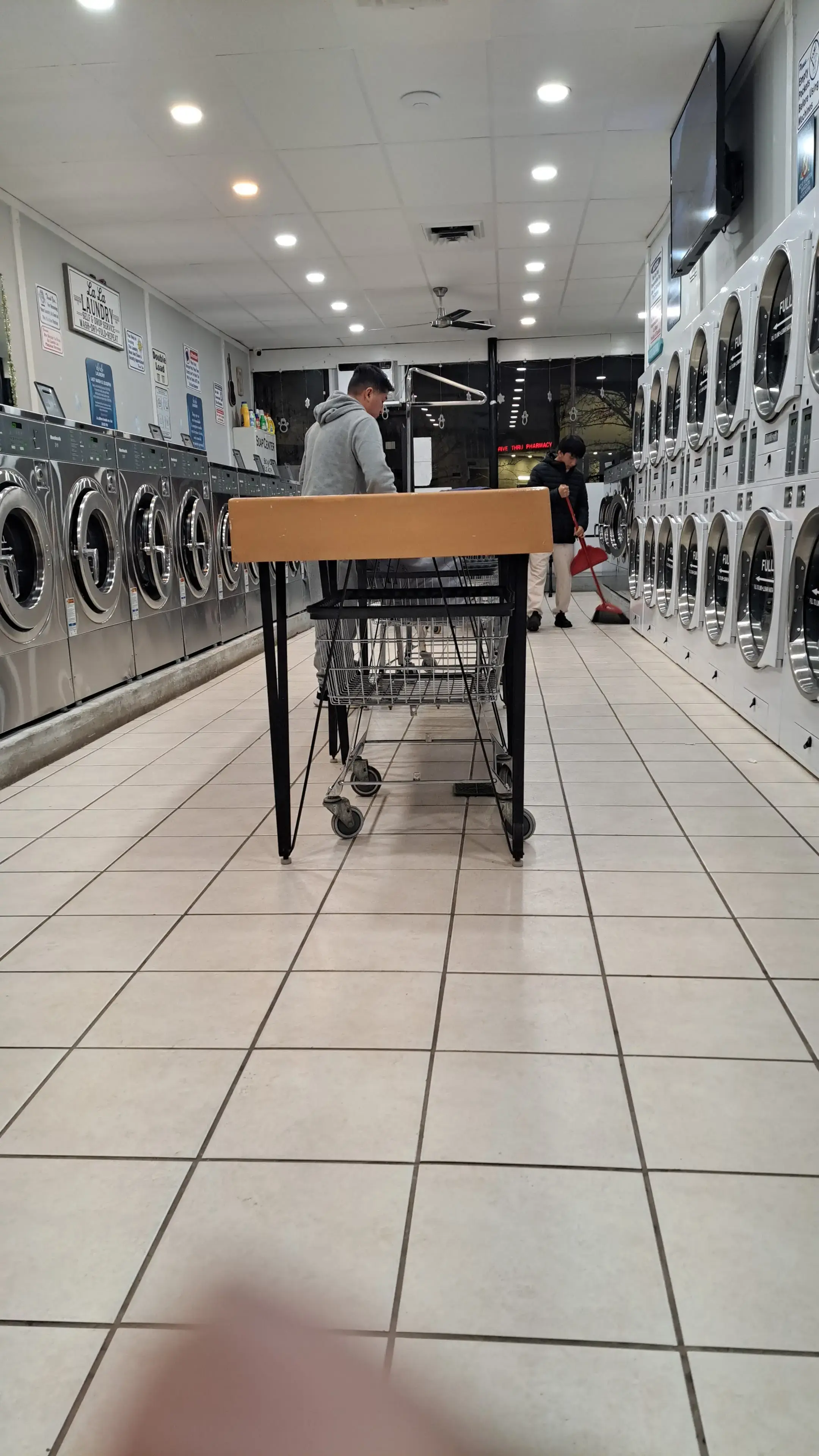 La La Laundry - Image 10
