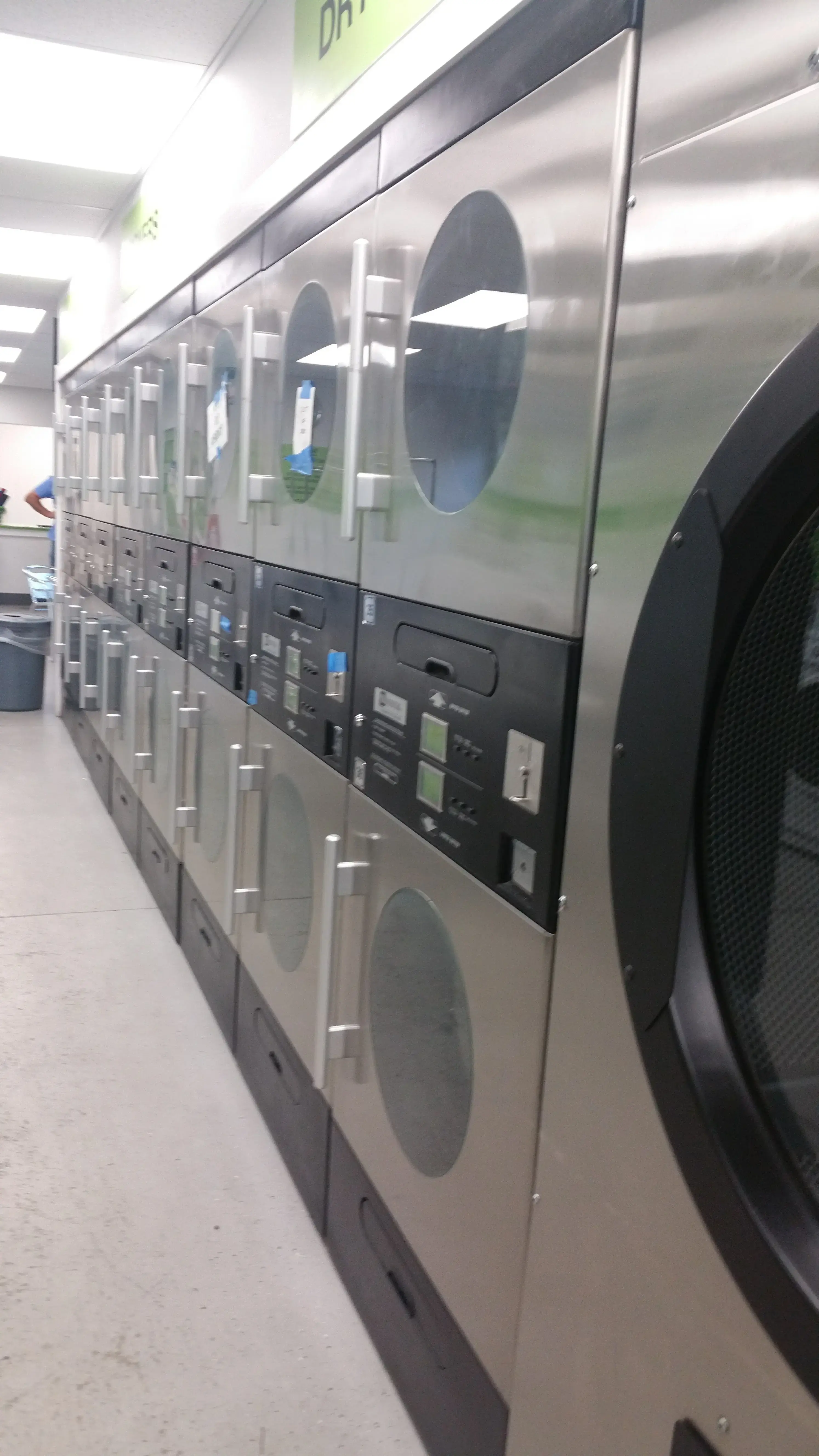 LA. Laundry - Image 11