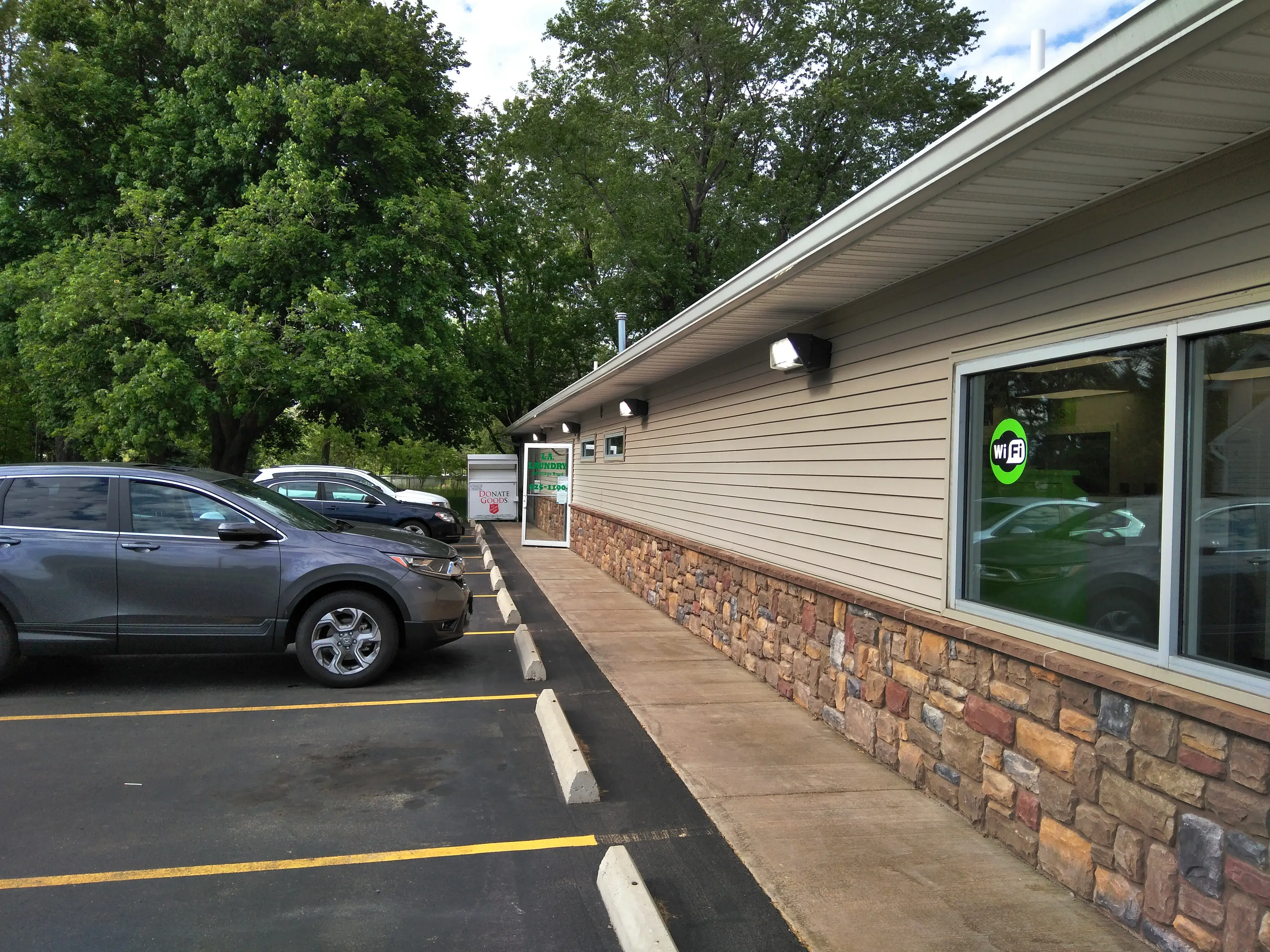 LA. Laundry thumbnail 17