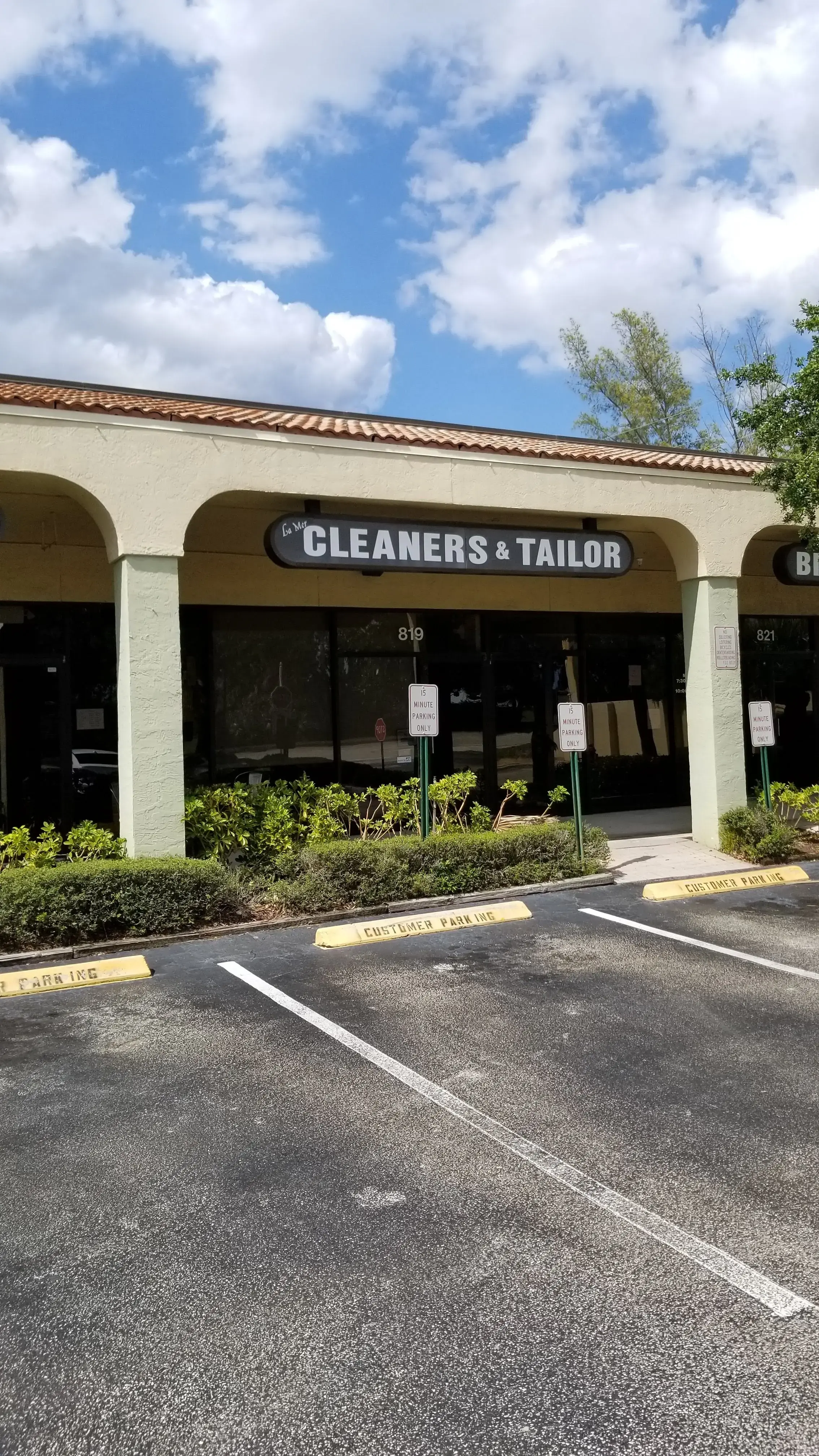 La Mer Dry Cleaners thumbnail 5