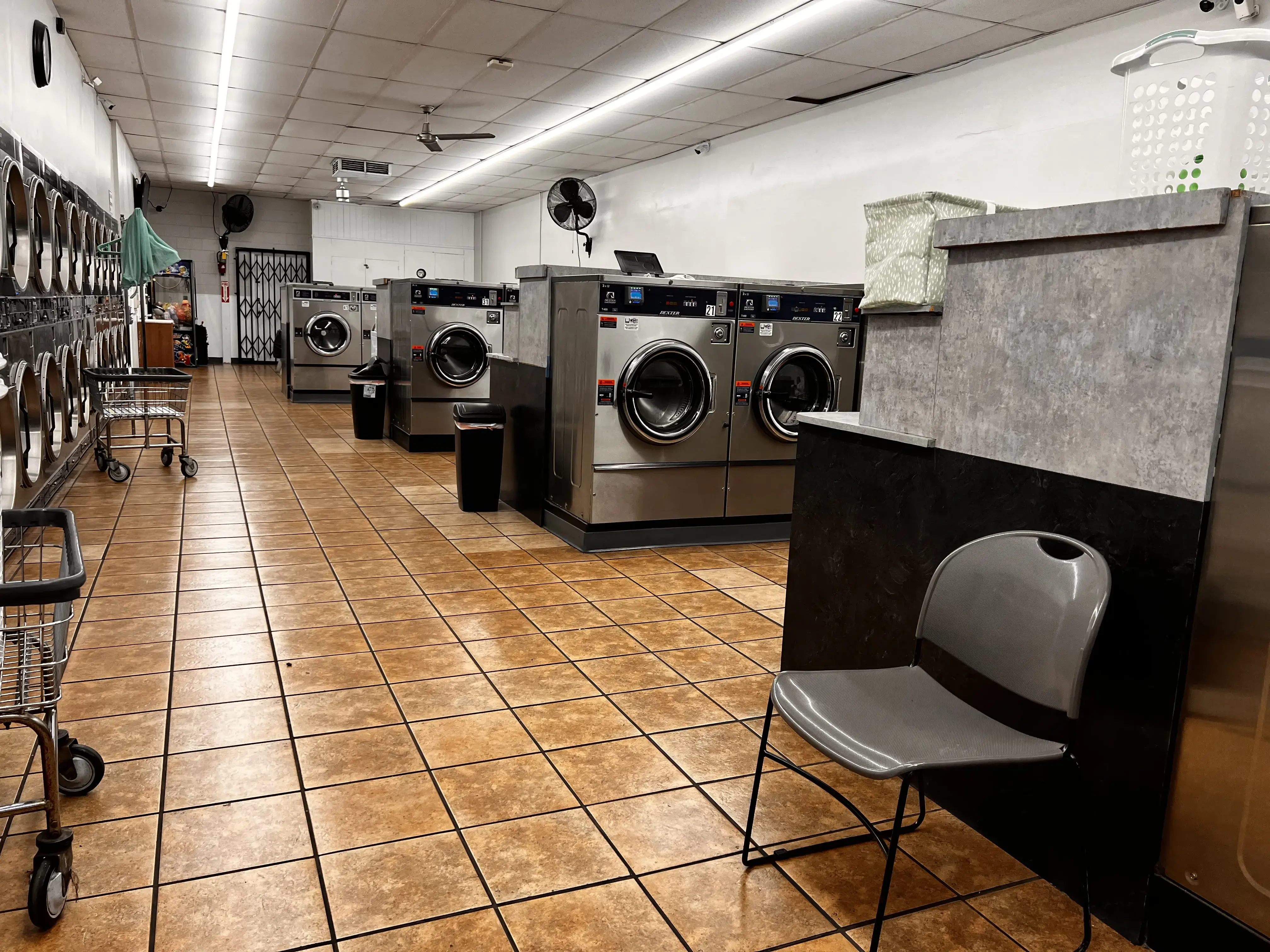 La Mirada Laundromat thumbnail 9