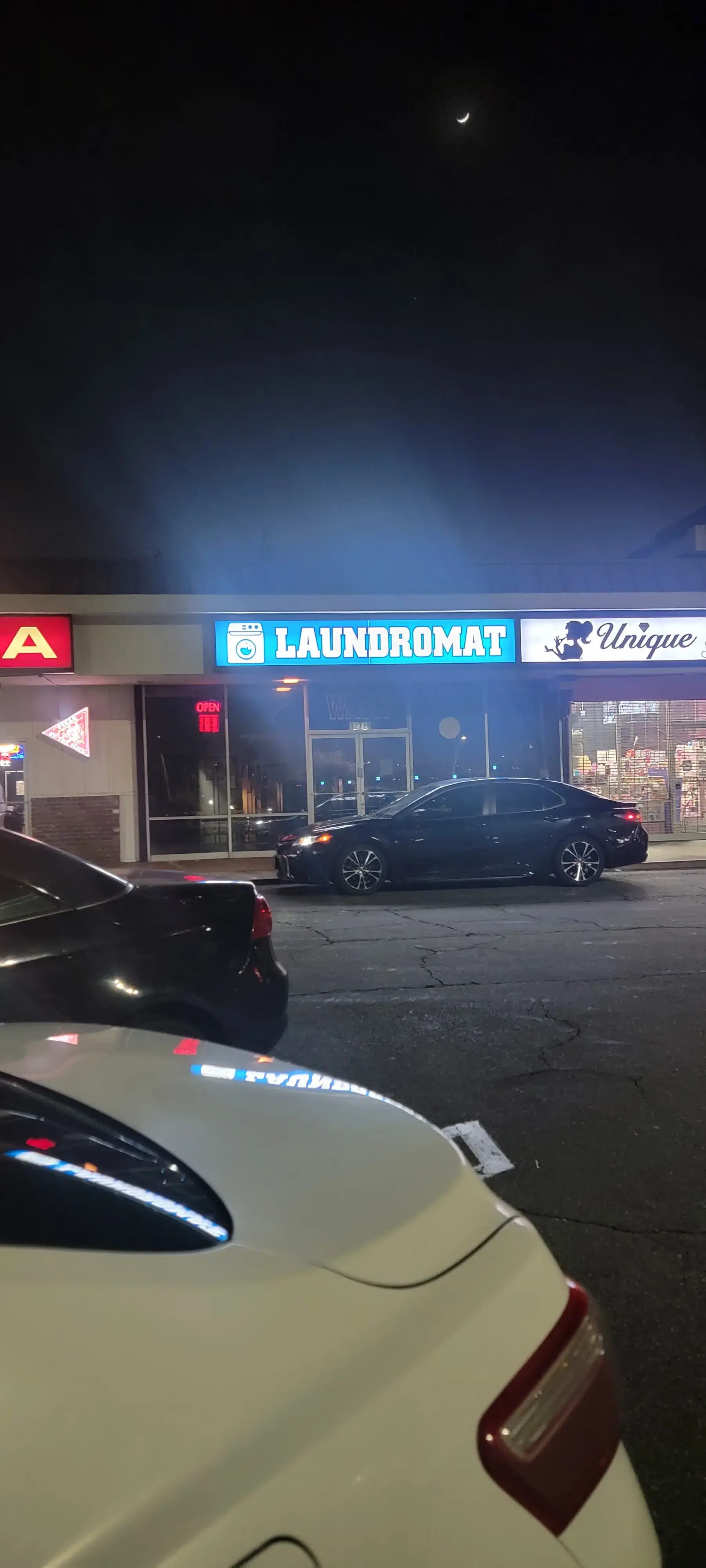 La Mirada Laundromat - Image 7