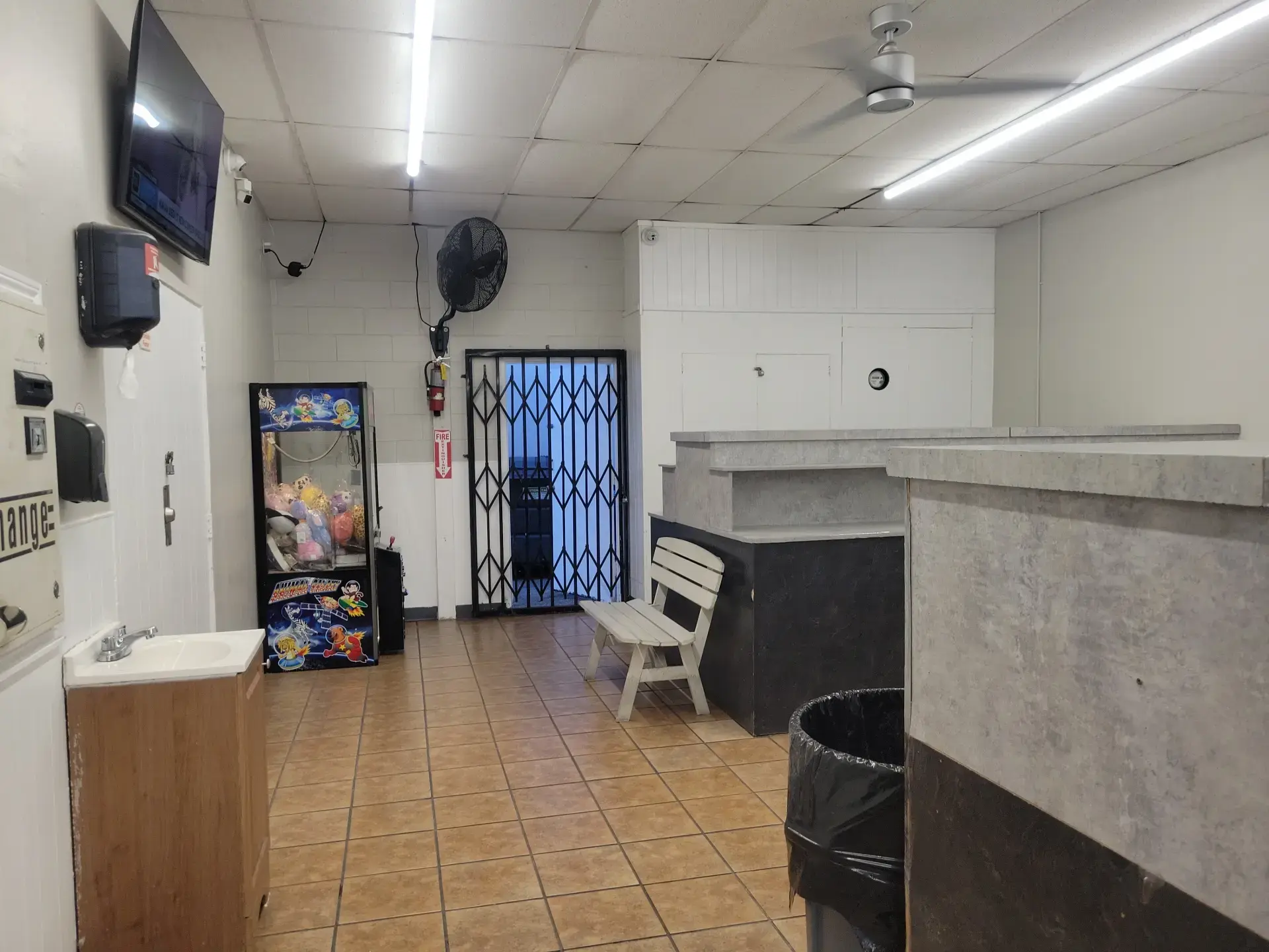 La Mirada Laundromat thumbnail 8