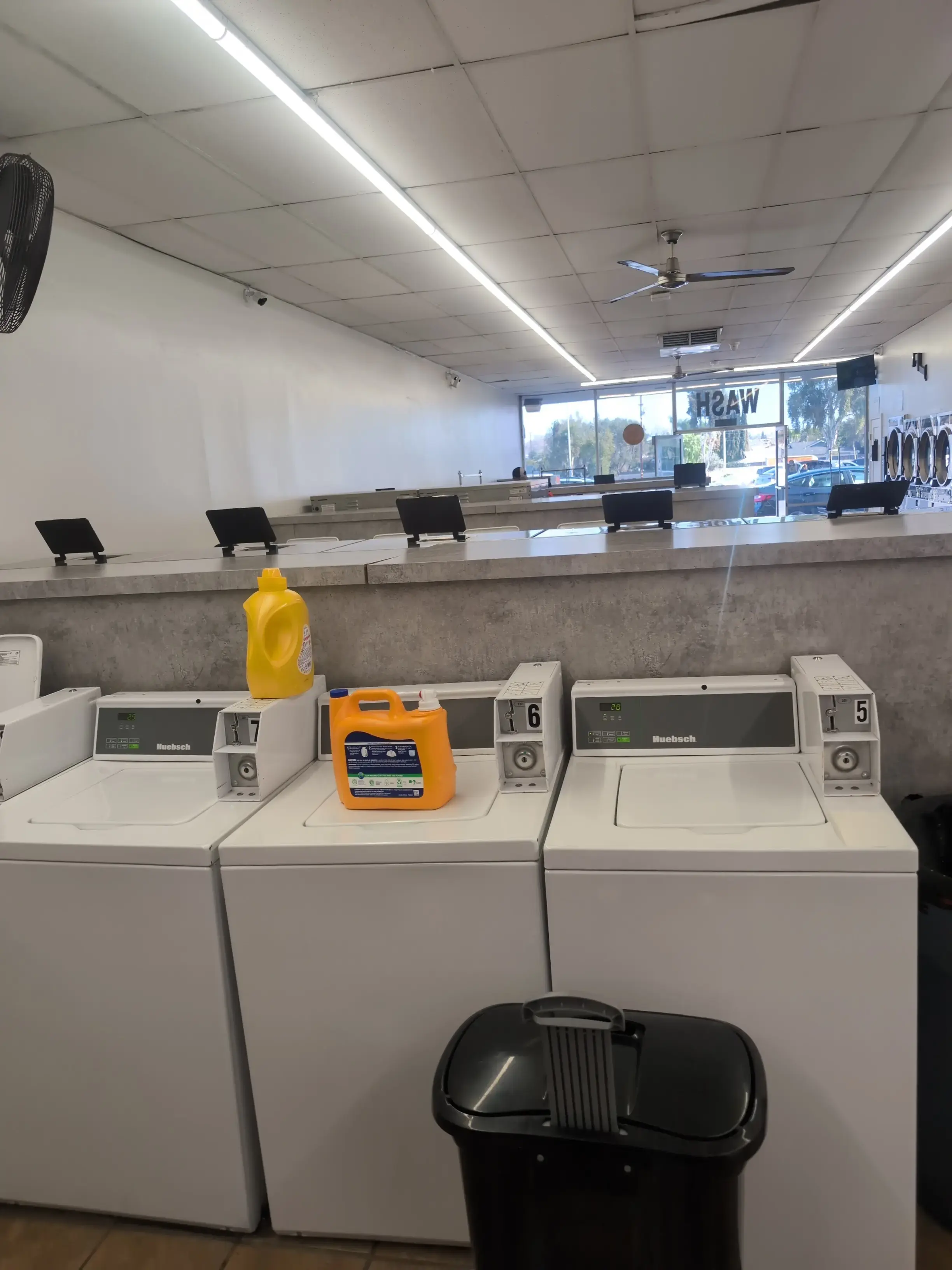 La Mirada Laundromat - Image 3