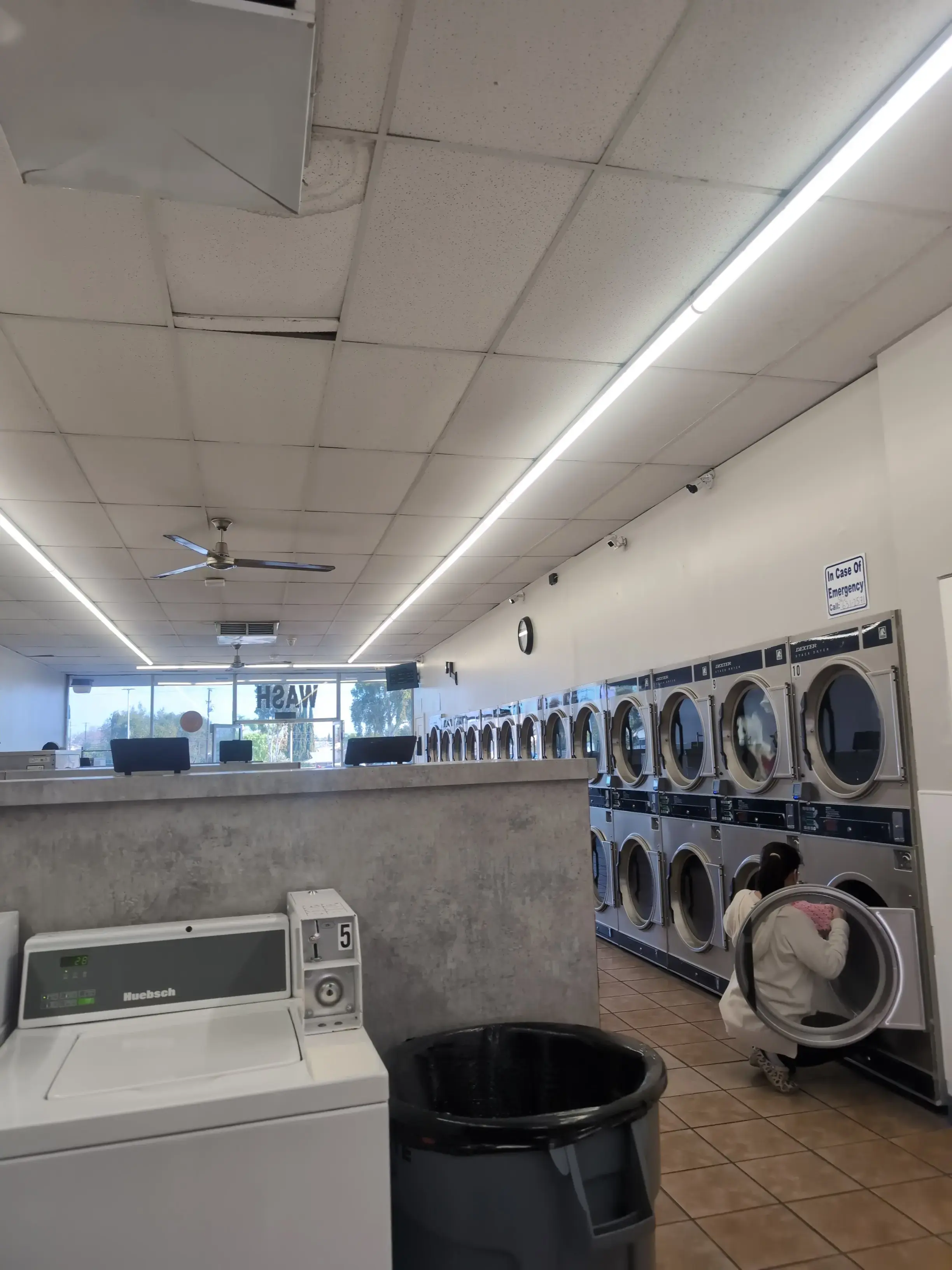 La Mirada Laundromat - Image 5