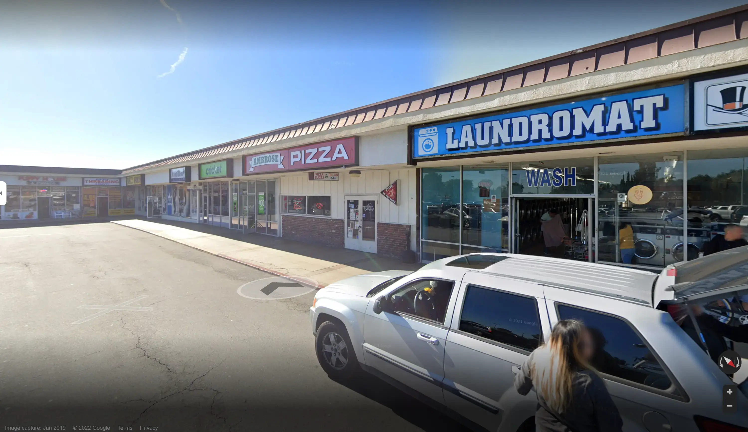 La Mirada Laundromat - Image 6