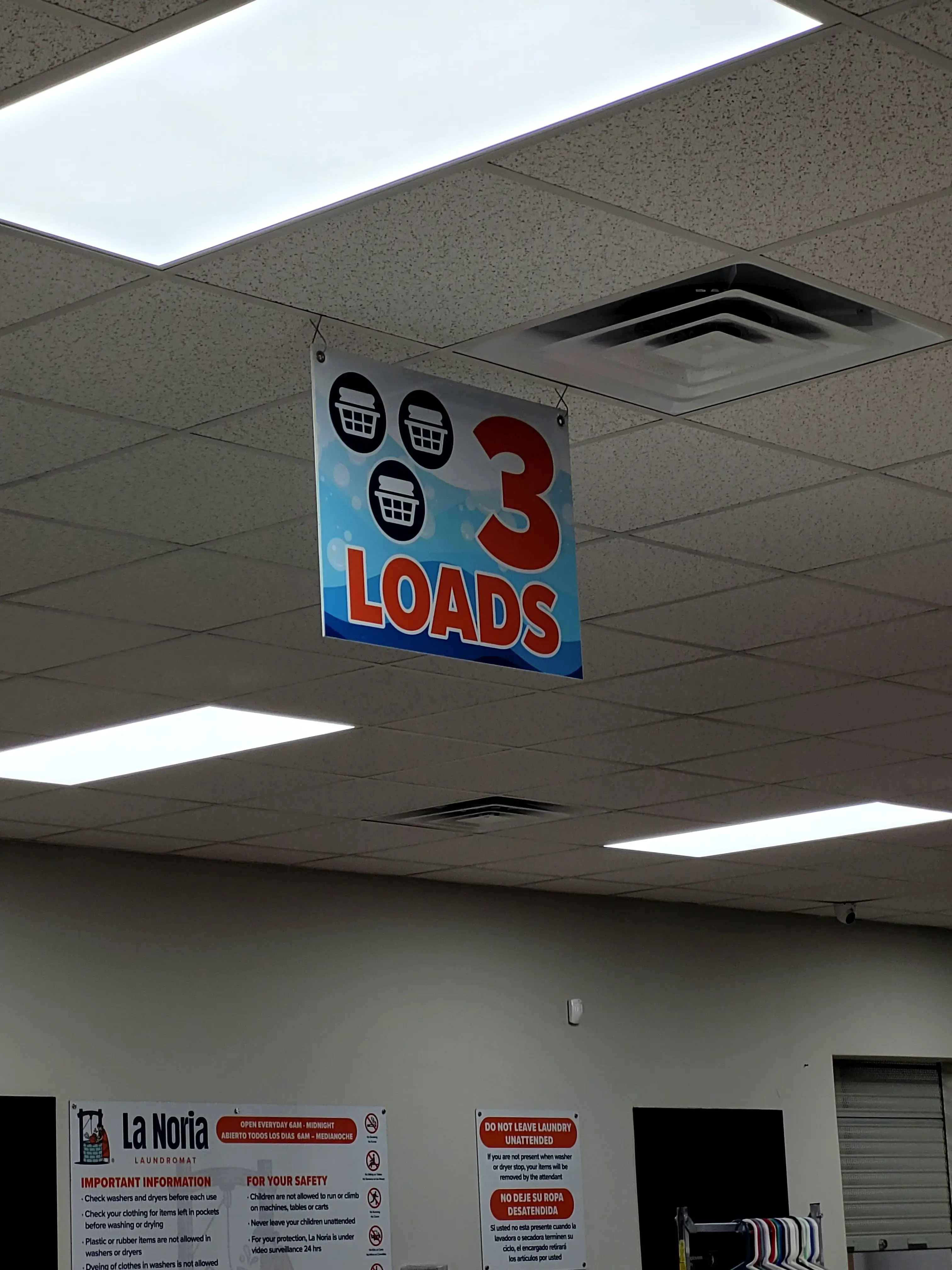 La Noria Laundromat - Image 6