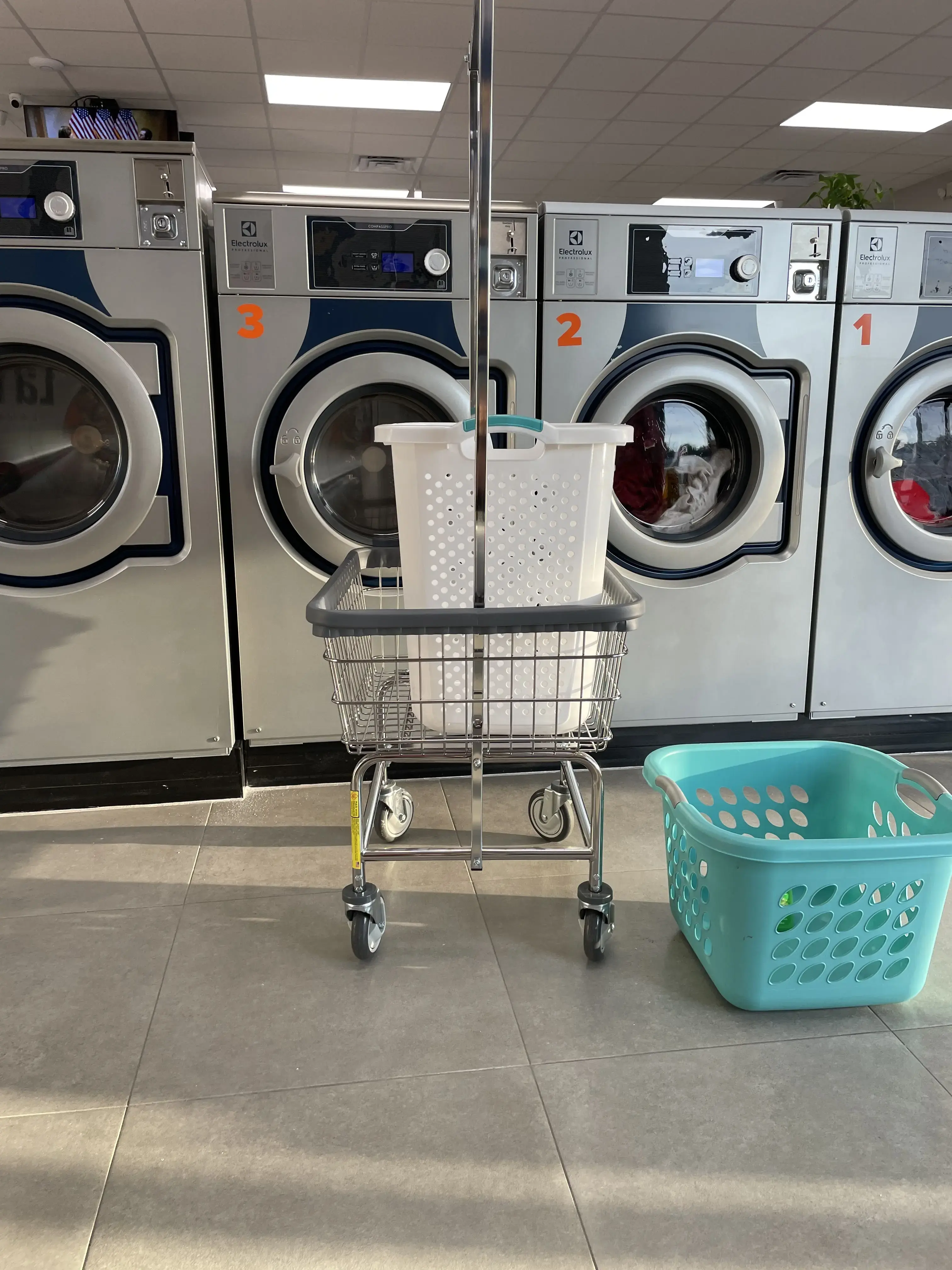 La Noria Laundromat thumbnail 9