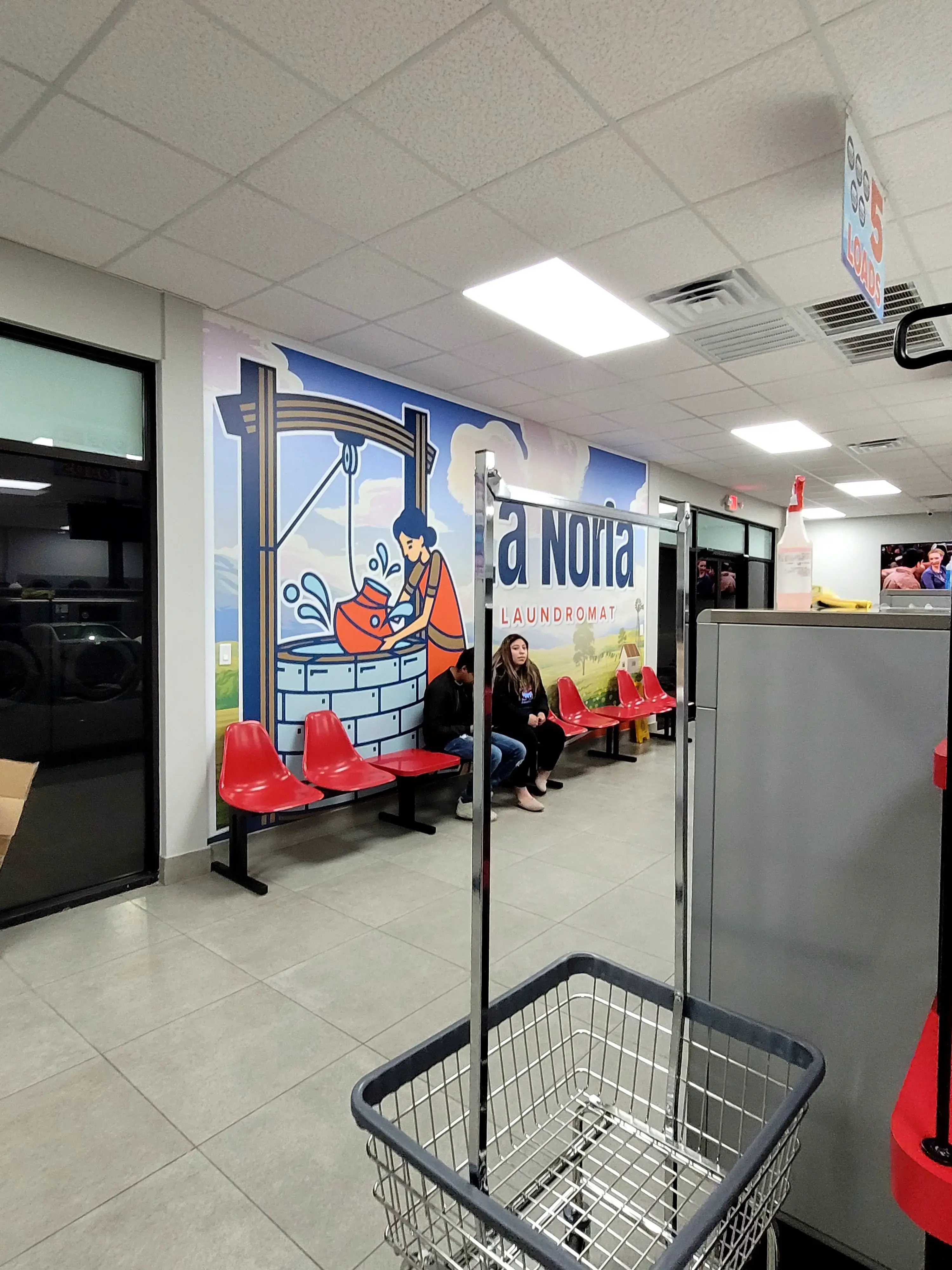 La Noria Laundromat - Image 5