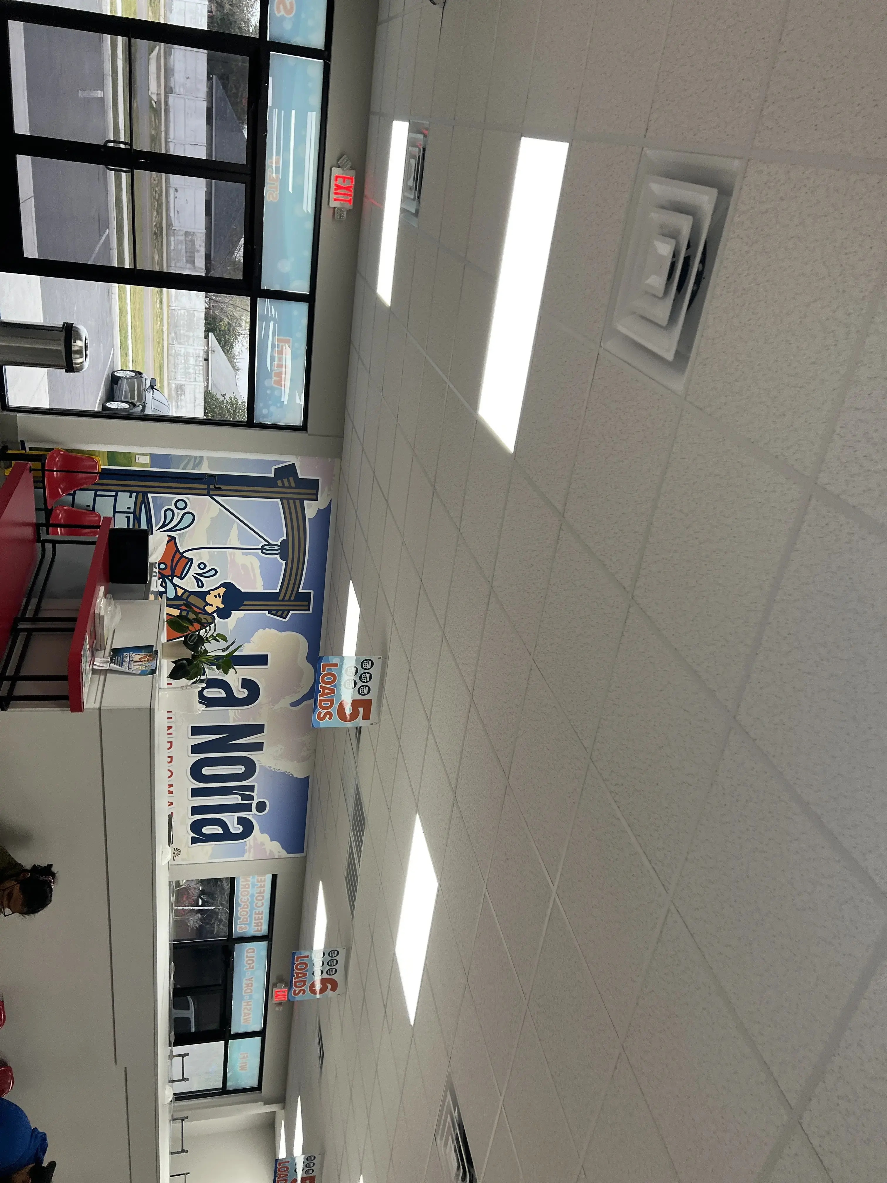 La Noria Laundromat - Image 16