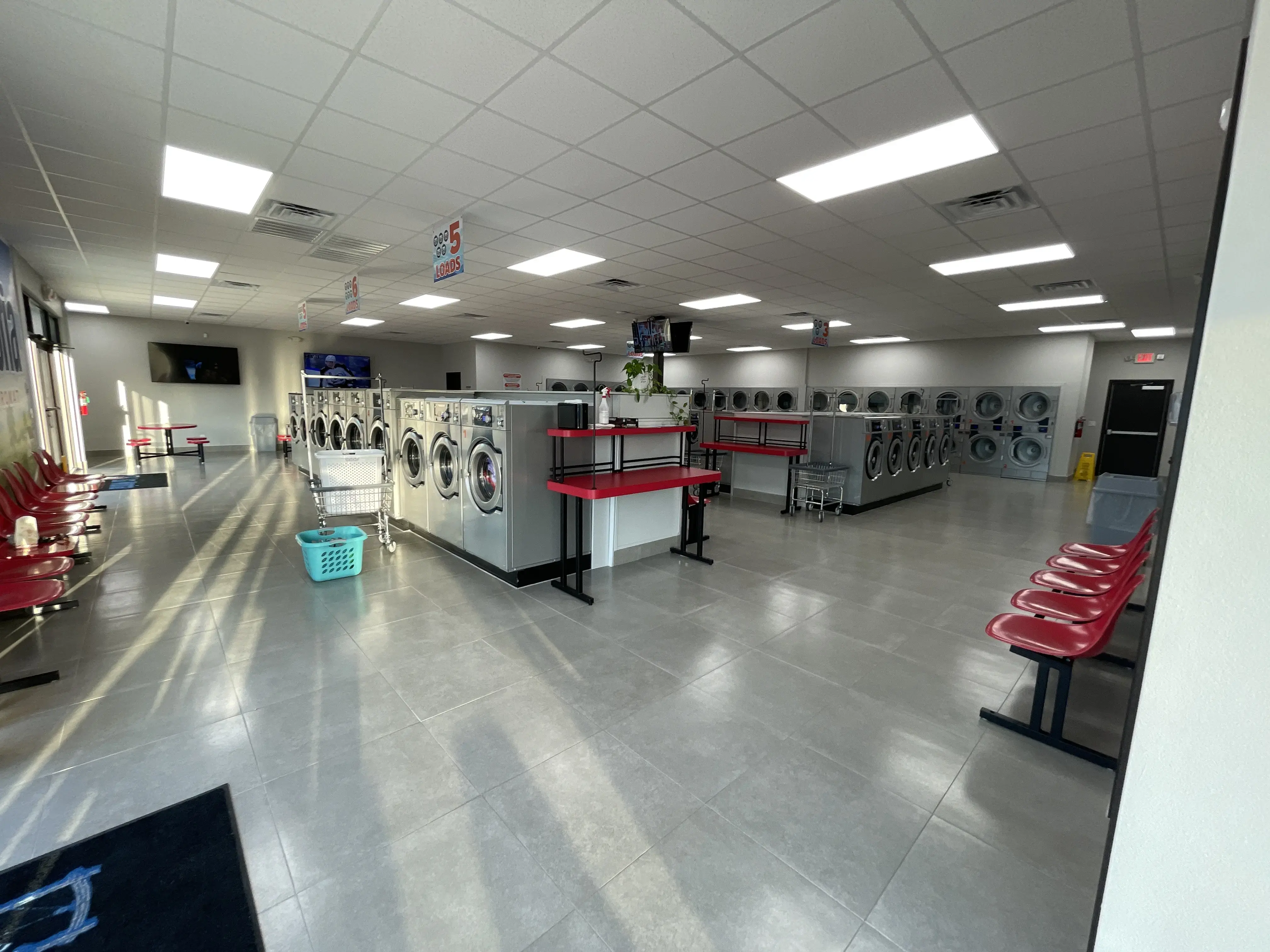La Noria Laundromat thumbnail 20