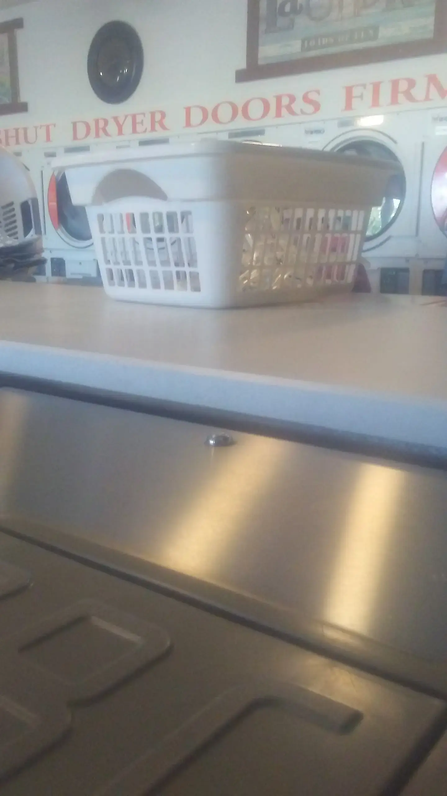 La Pine Laundromat - Image 11