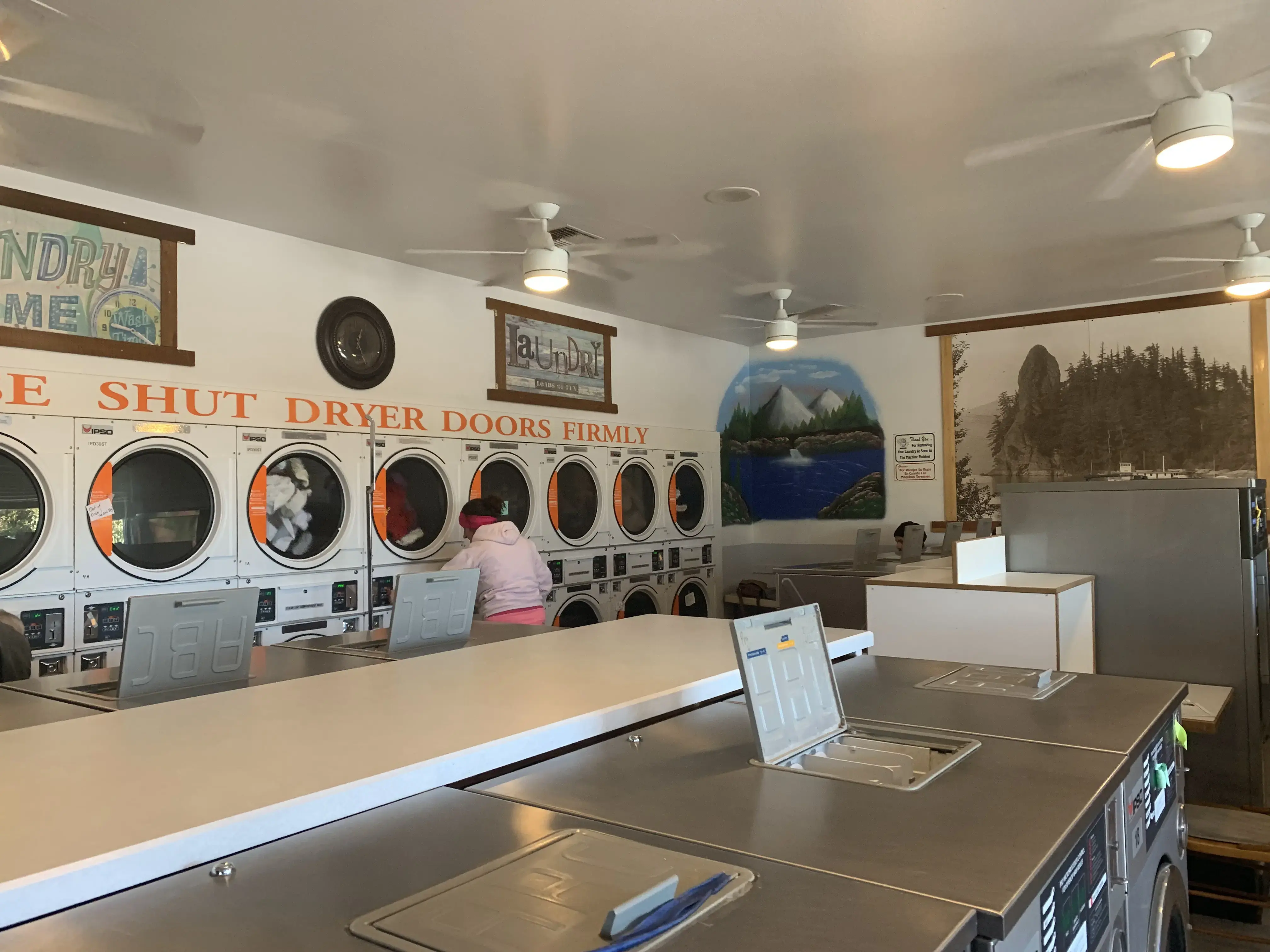 La Pine Laundromat - Image 6