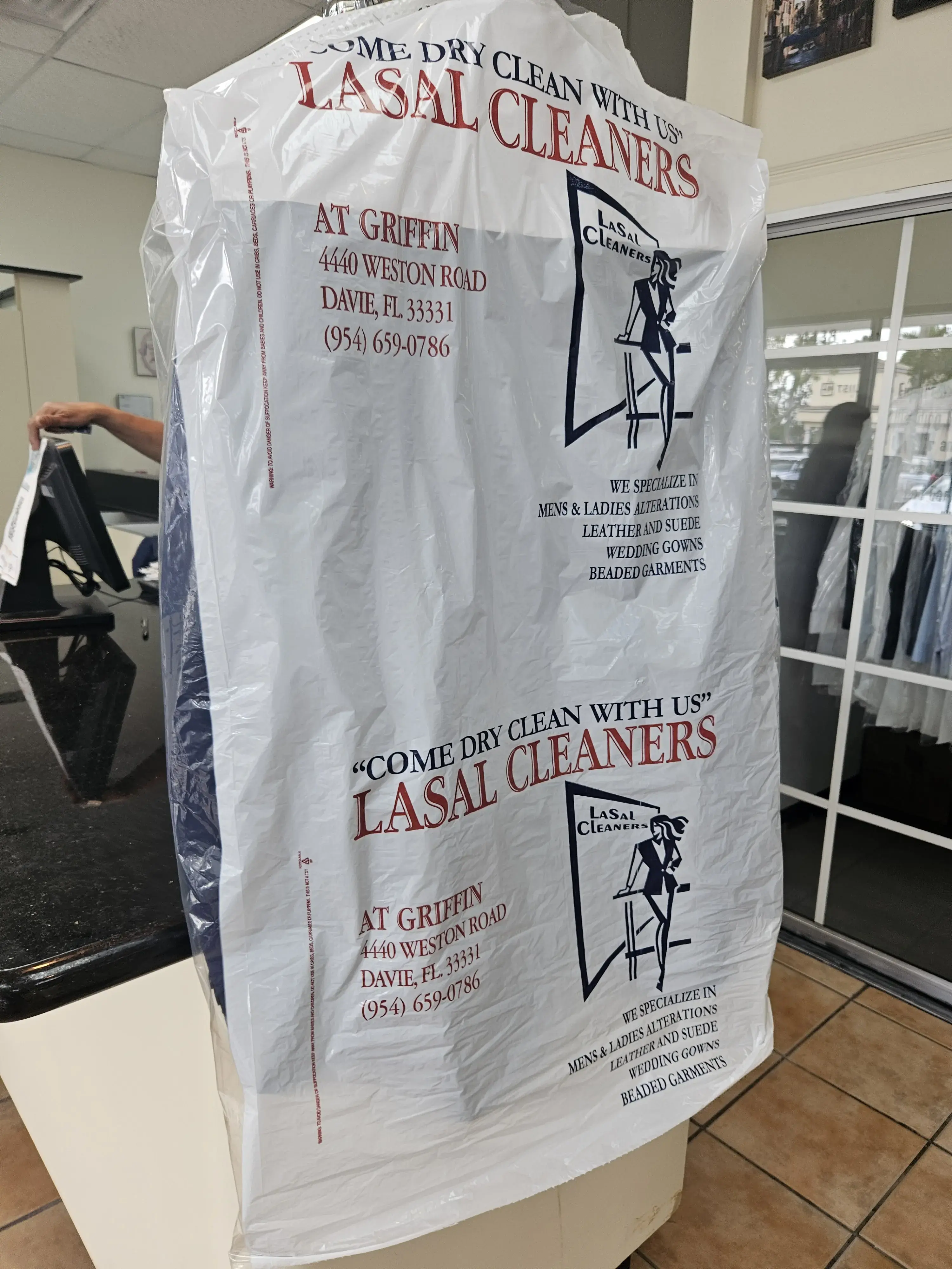 La Sal Cleaners thumbnail 3
