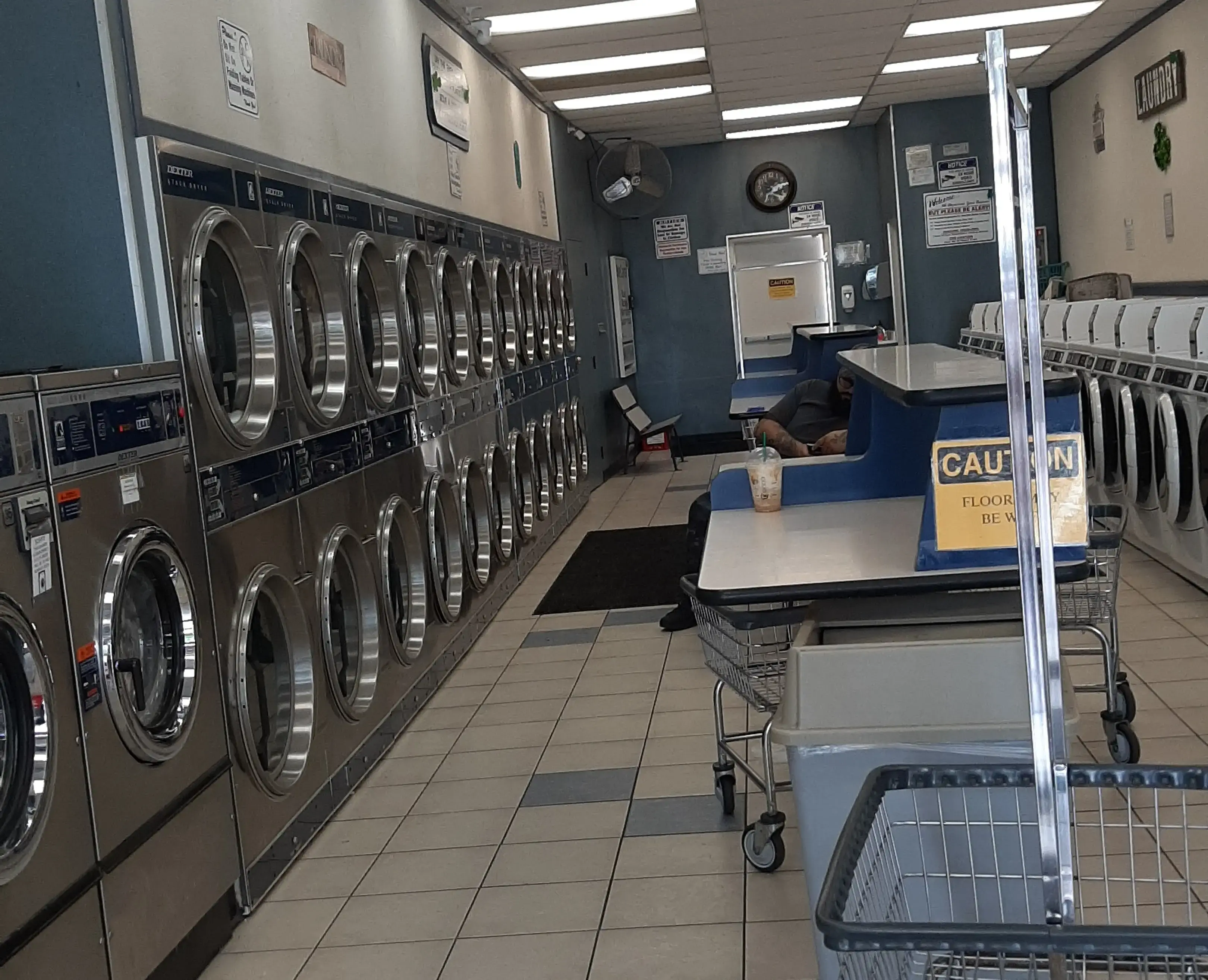 La Verne Laundraland - Image 15
