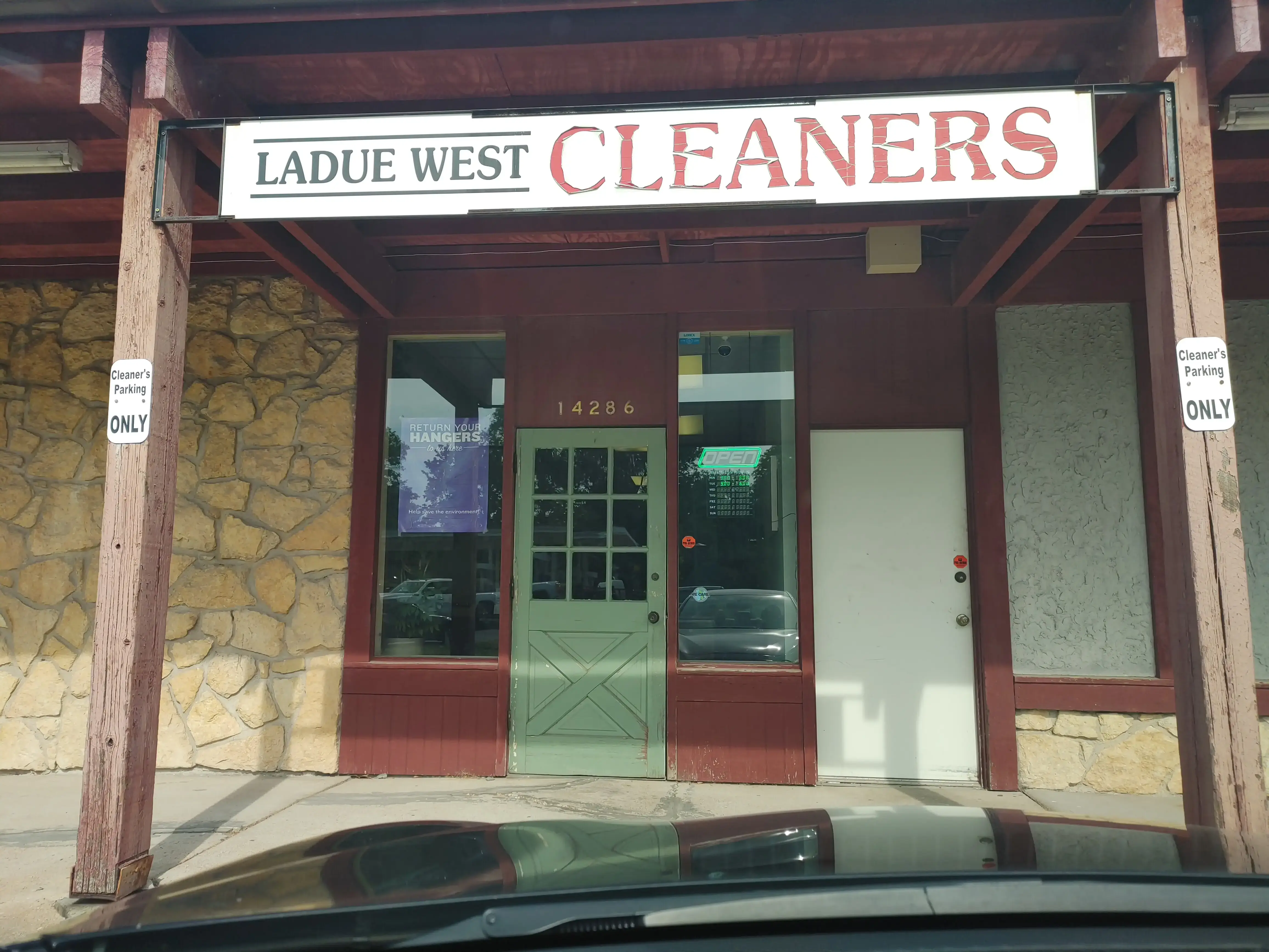 Ladue West Dry Cleaners thumbnail 2