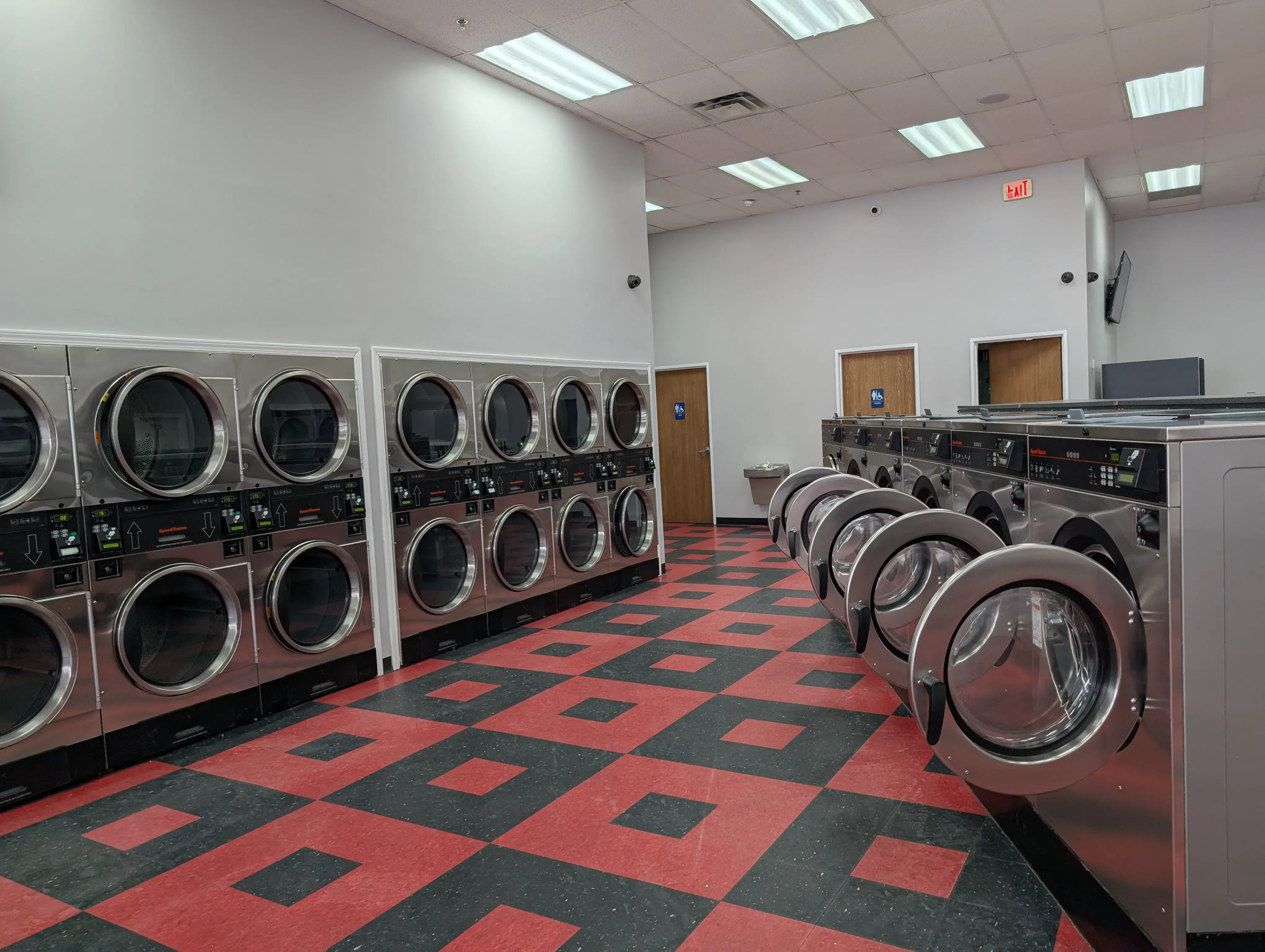 Lafayette Laundromat - Image 2