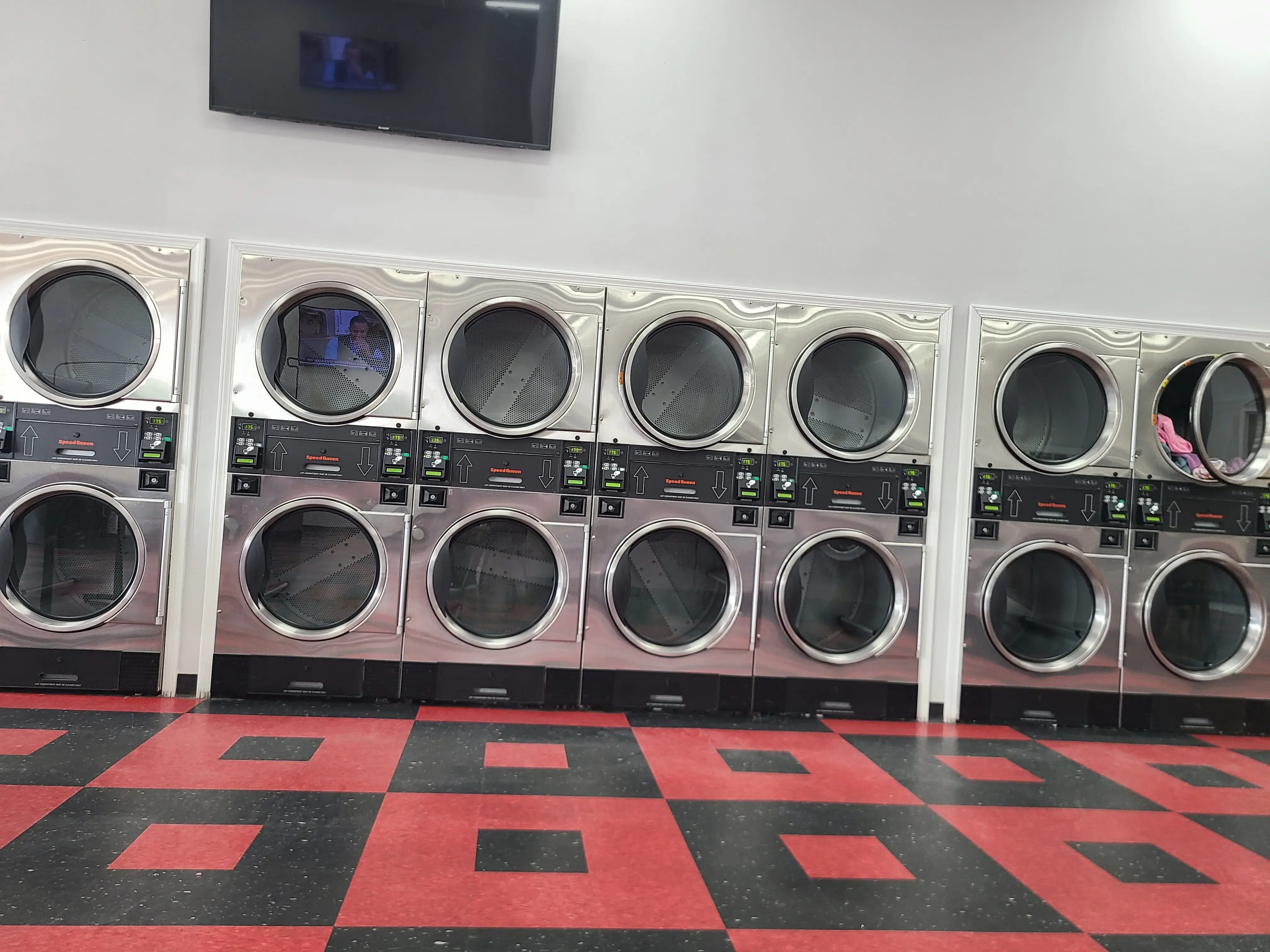 Lafayette Laundromat thumbnail 14