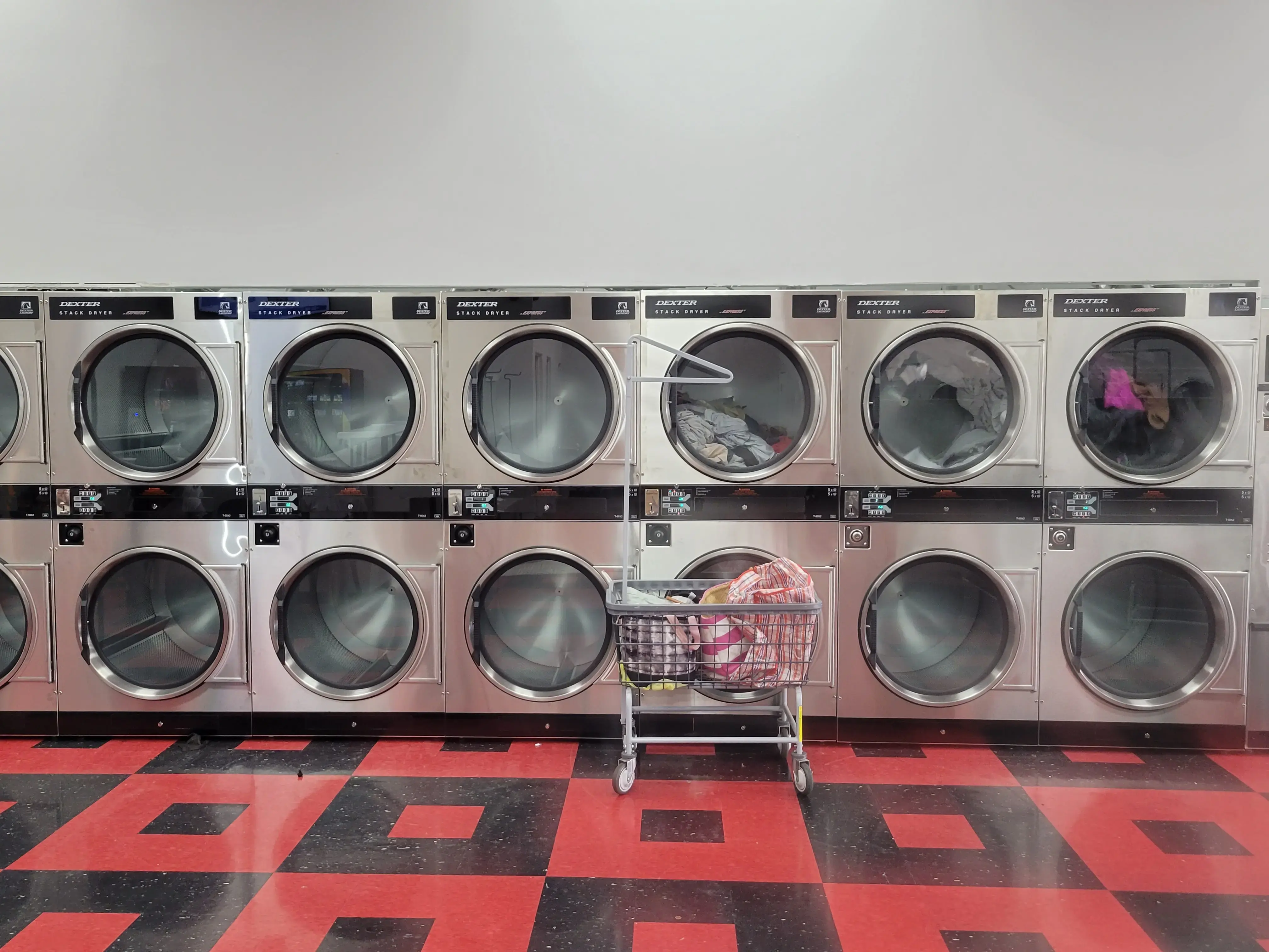 Lafayette Laundromat - Image 9