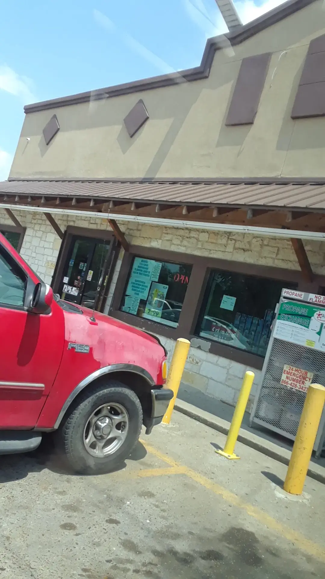 Lake Bastrop Mini Mart - Image 4