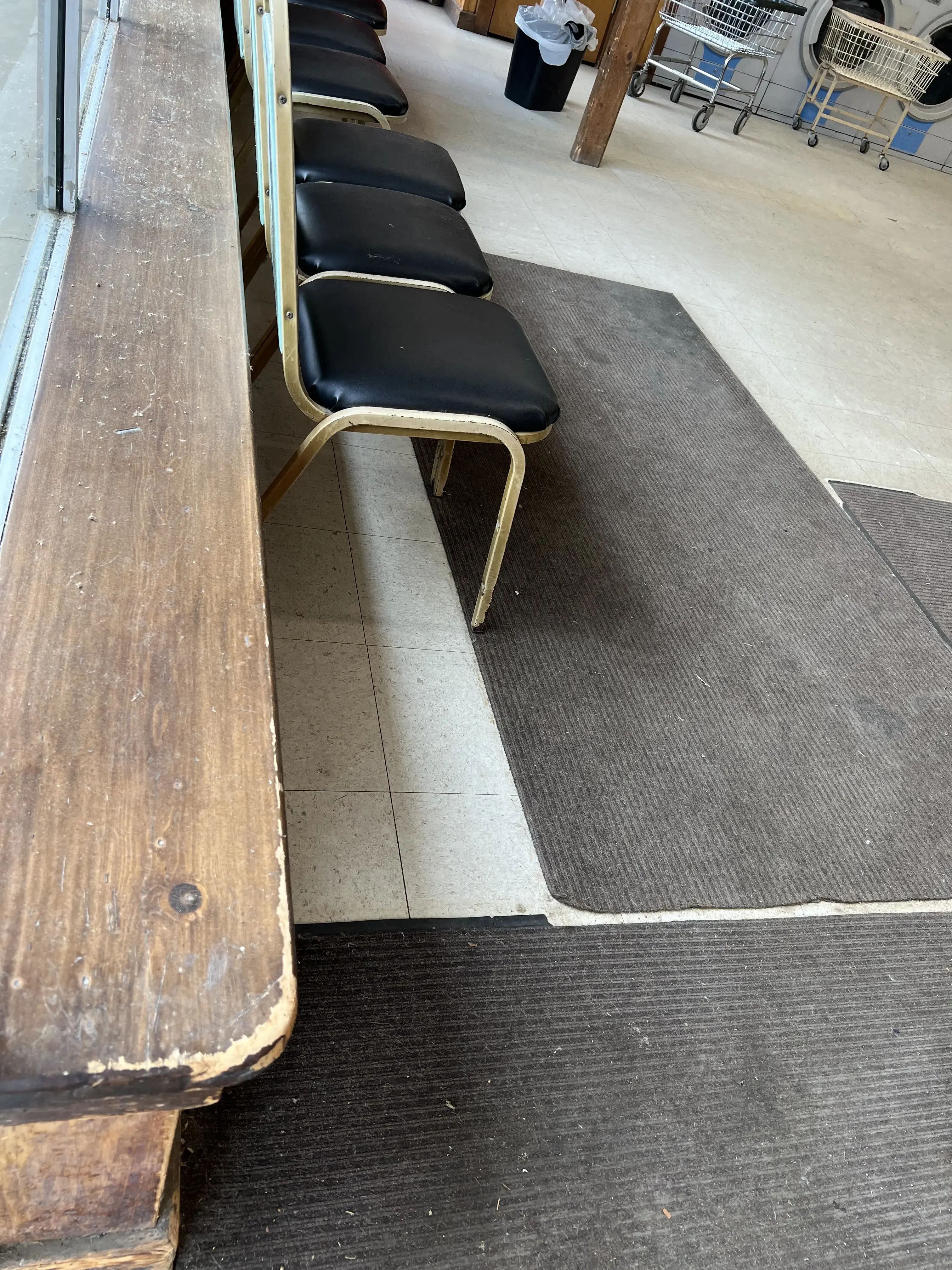 Lake Luzerne Laundromat - Image 5