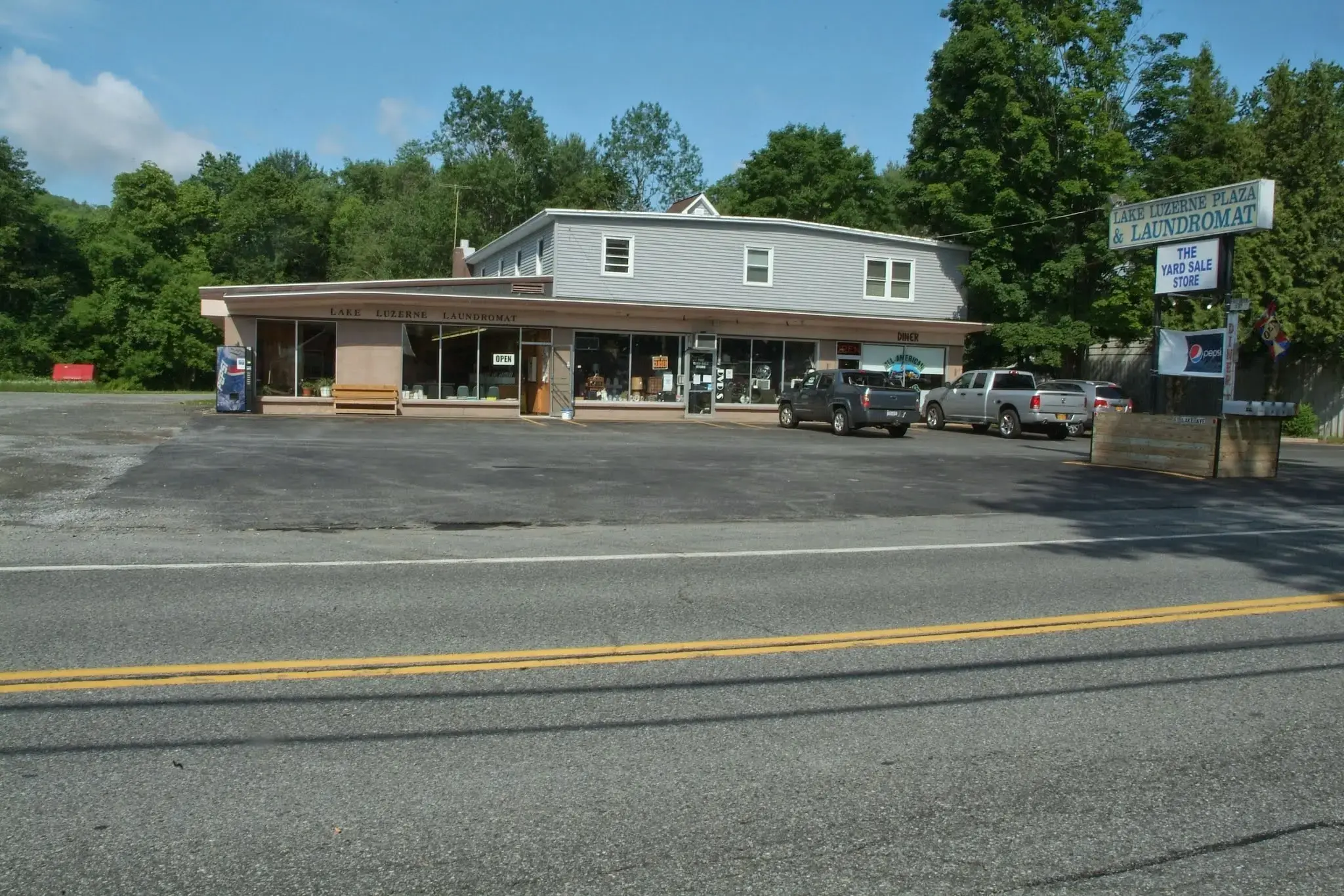 Lake Luzerne Laundromat - Image 13