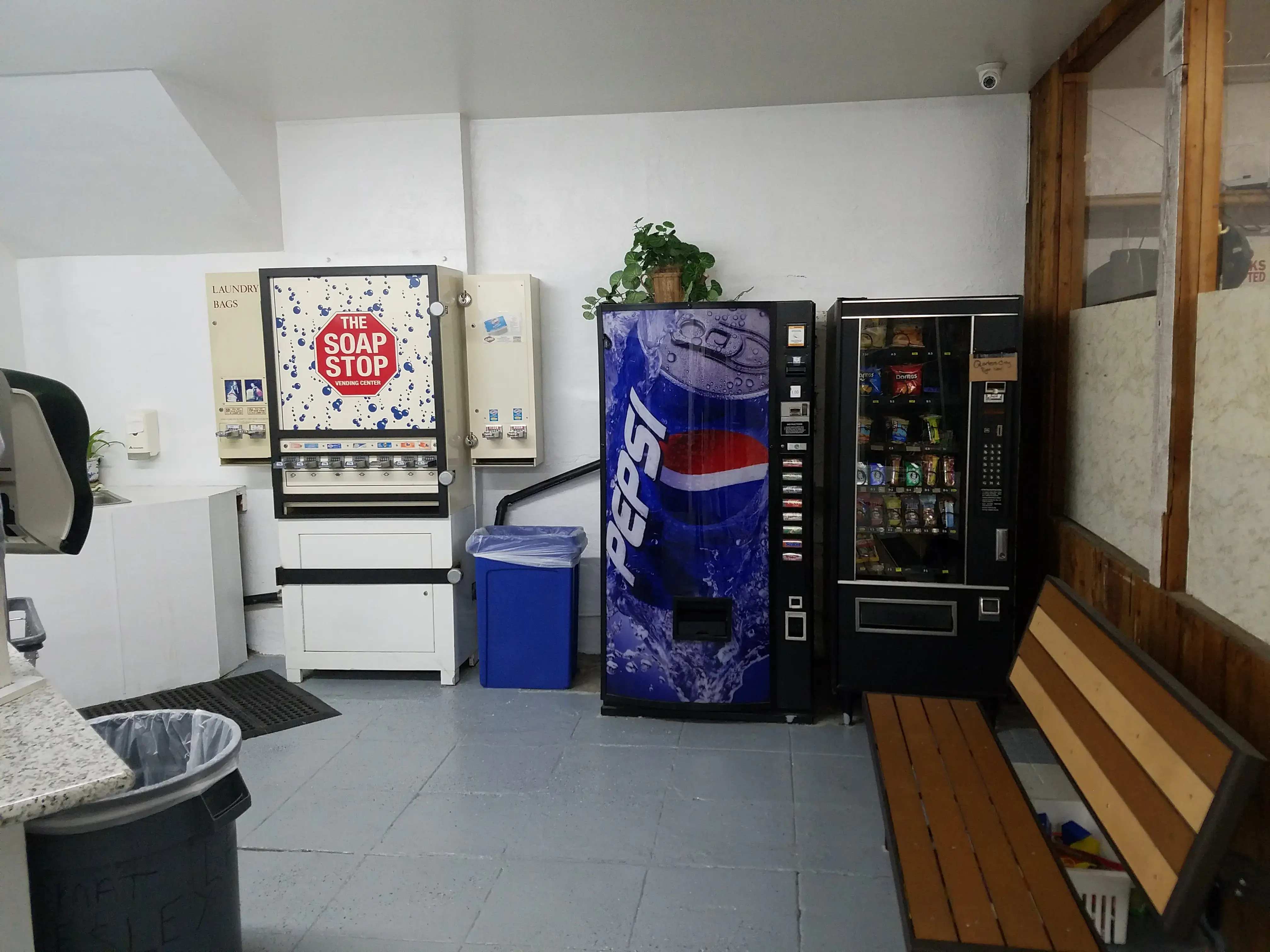 Lake Merritt Laundromat thumbnail 17