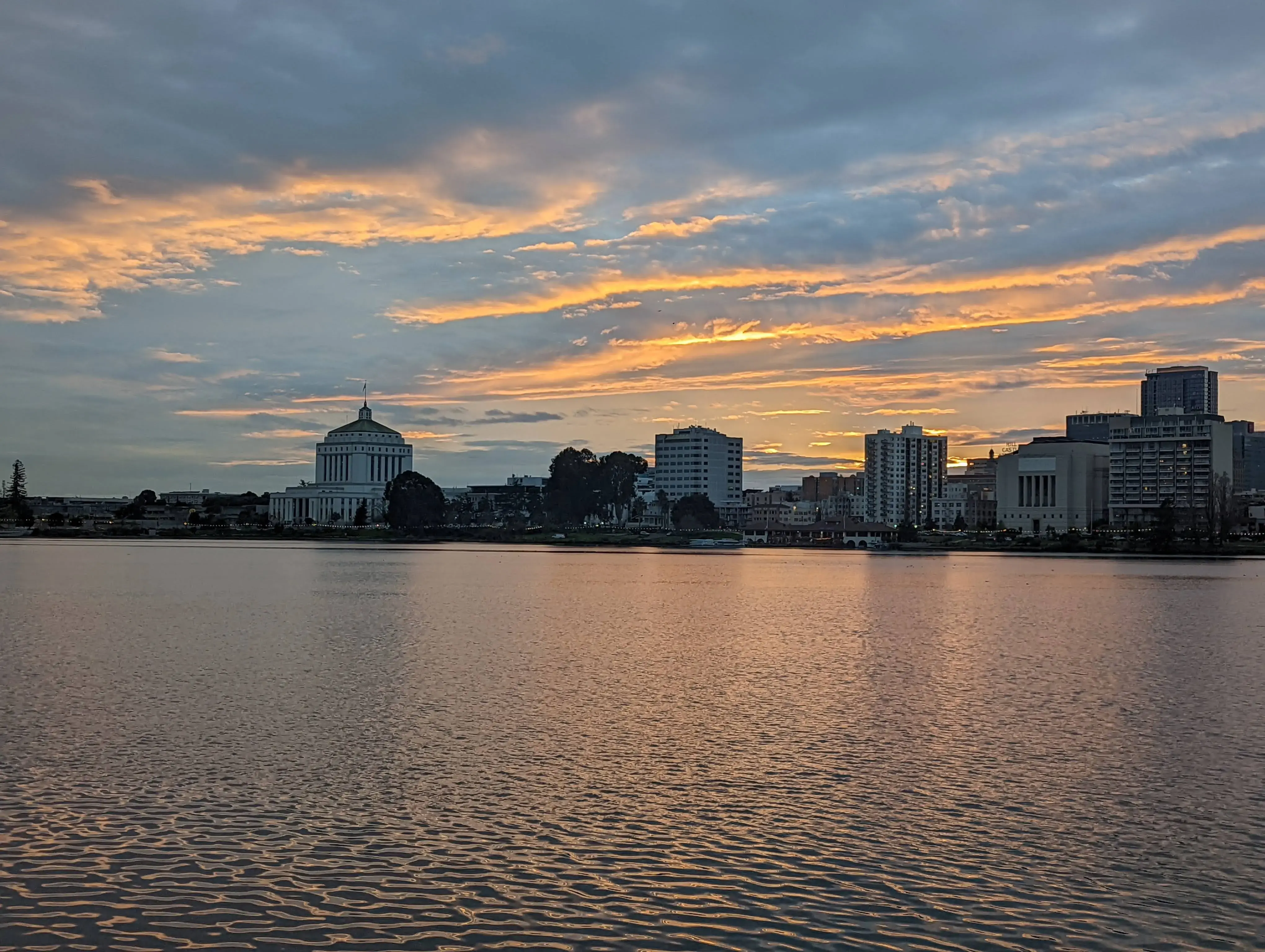 Lake Merritt Laundromat - Image 15