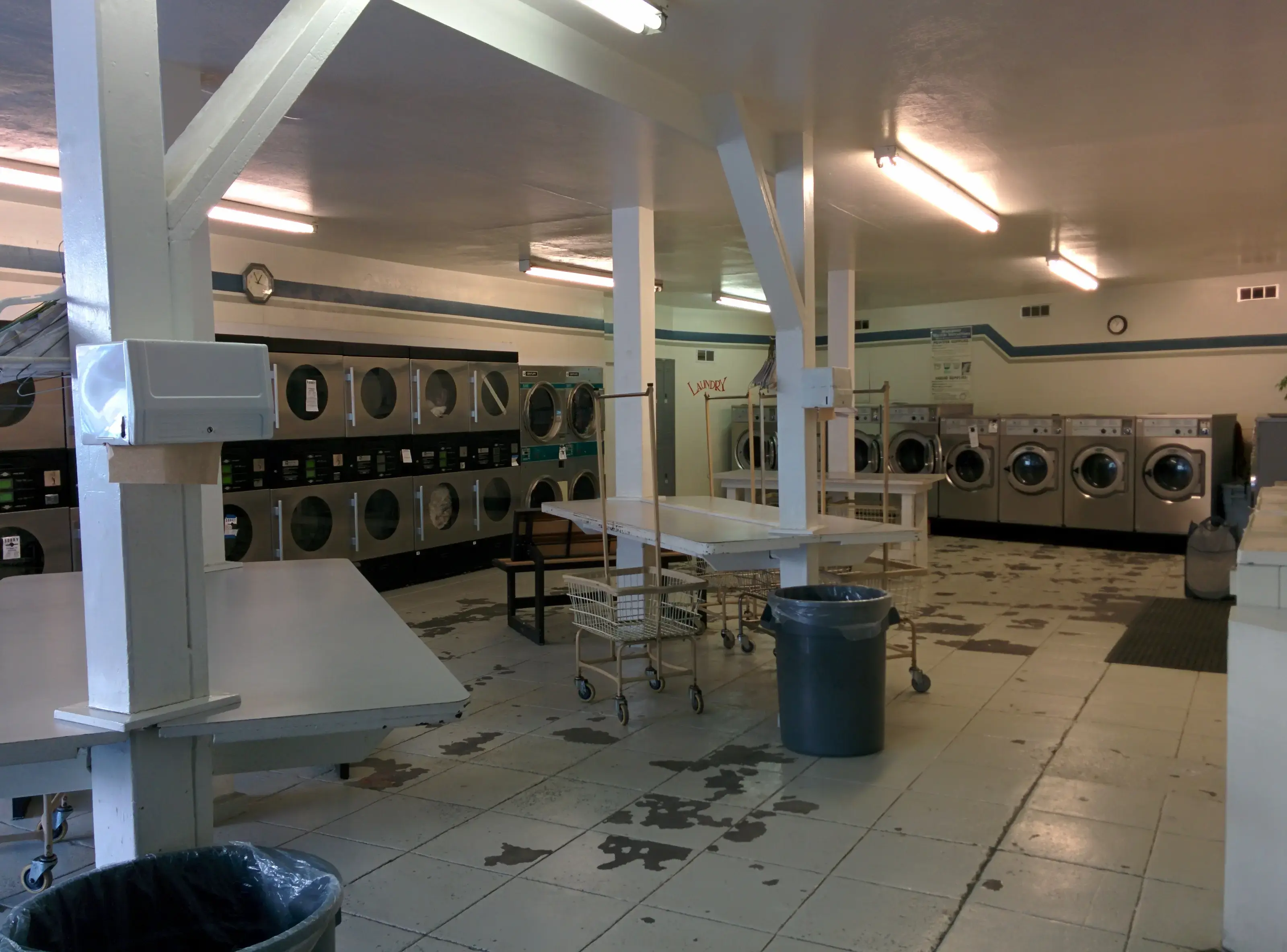 Lake Merritt Laundromat - Image 19