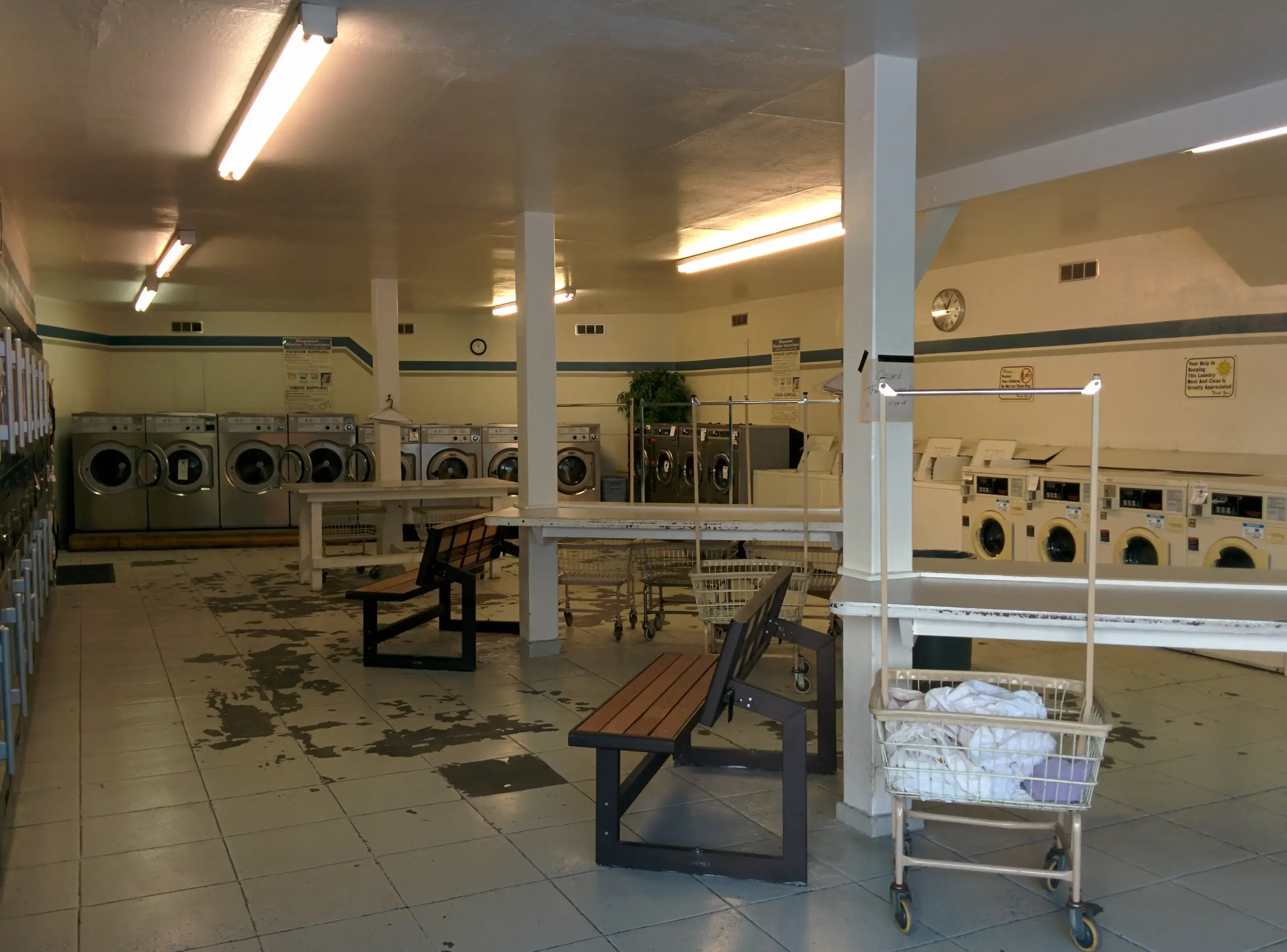 Lake Merritt Laundromat - Image 18