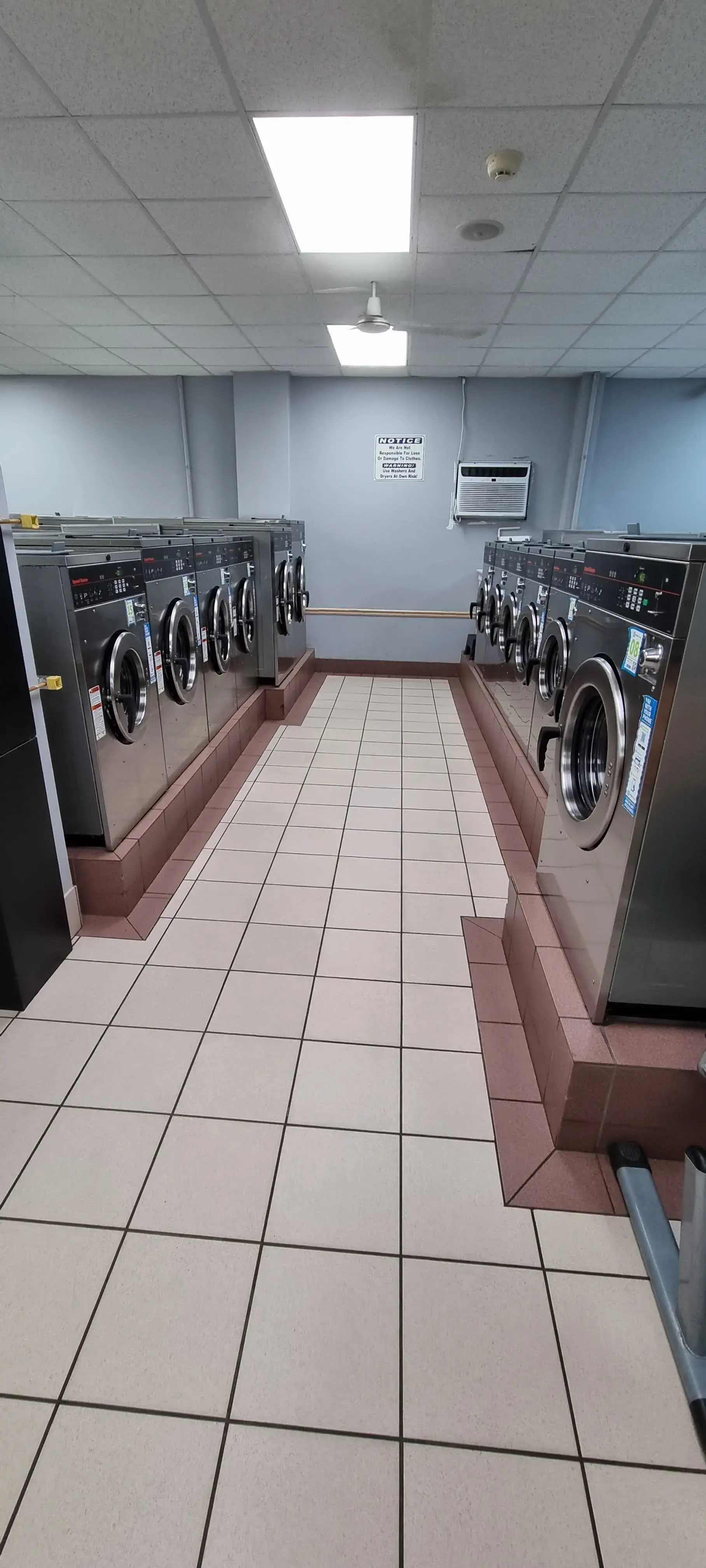 Lake Ronkonkoma Laundromat - Image 10