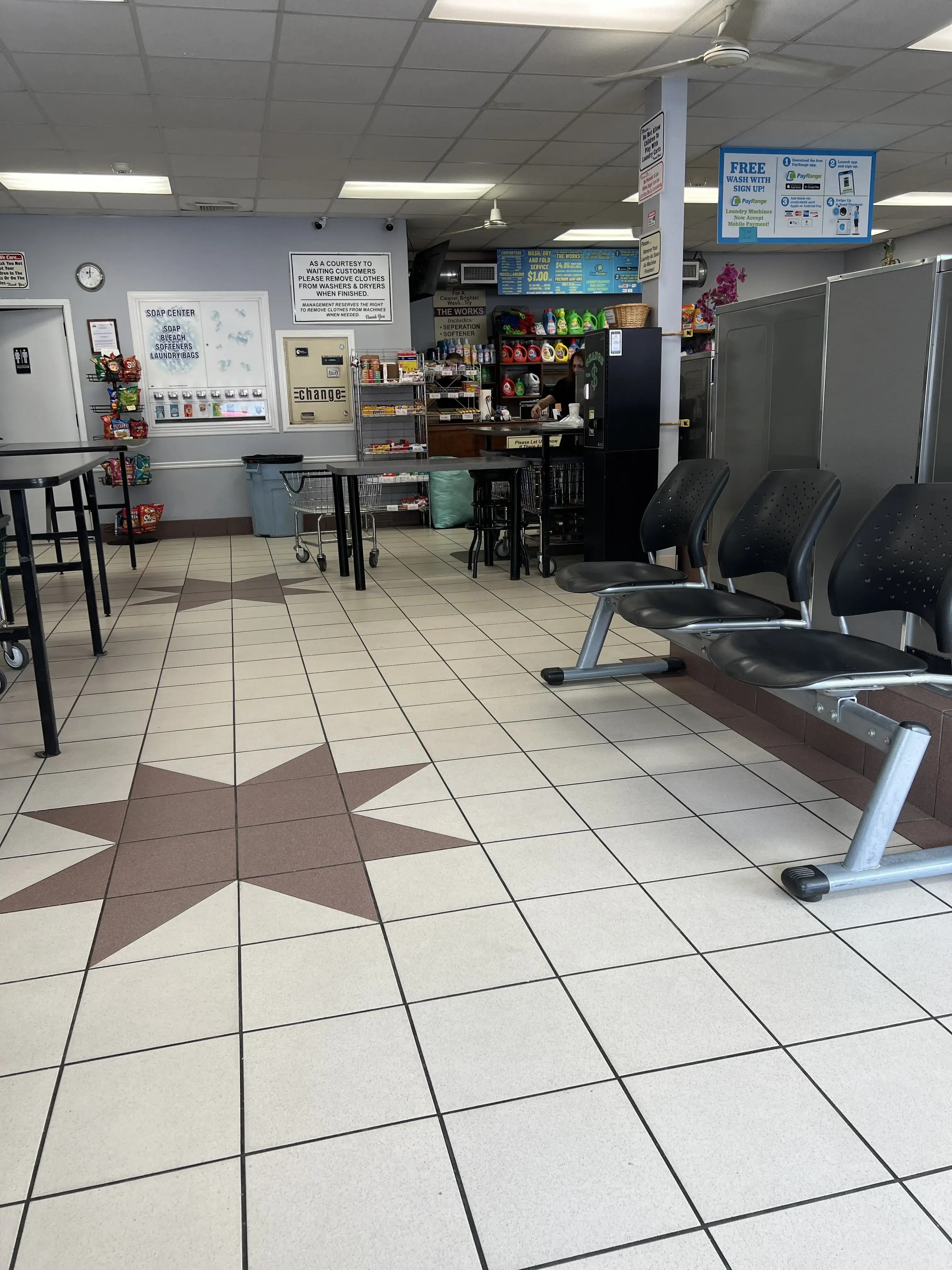 Lake Ronkonkoma Laundromat - Image 1