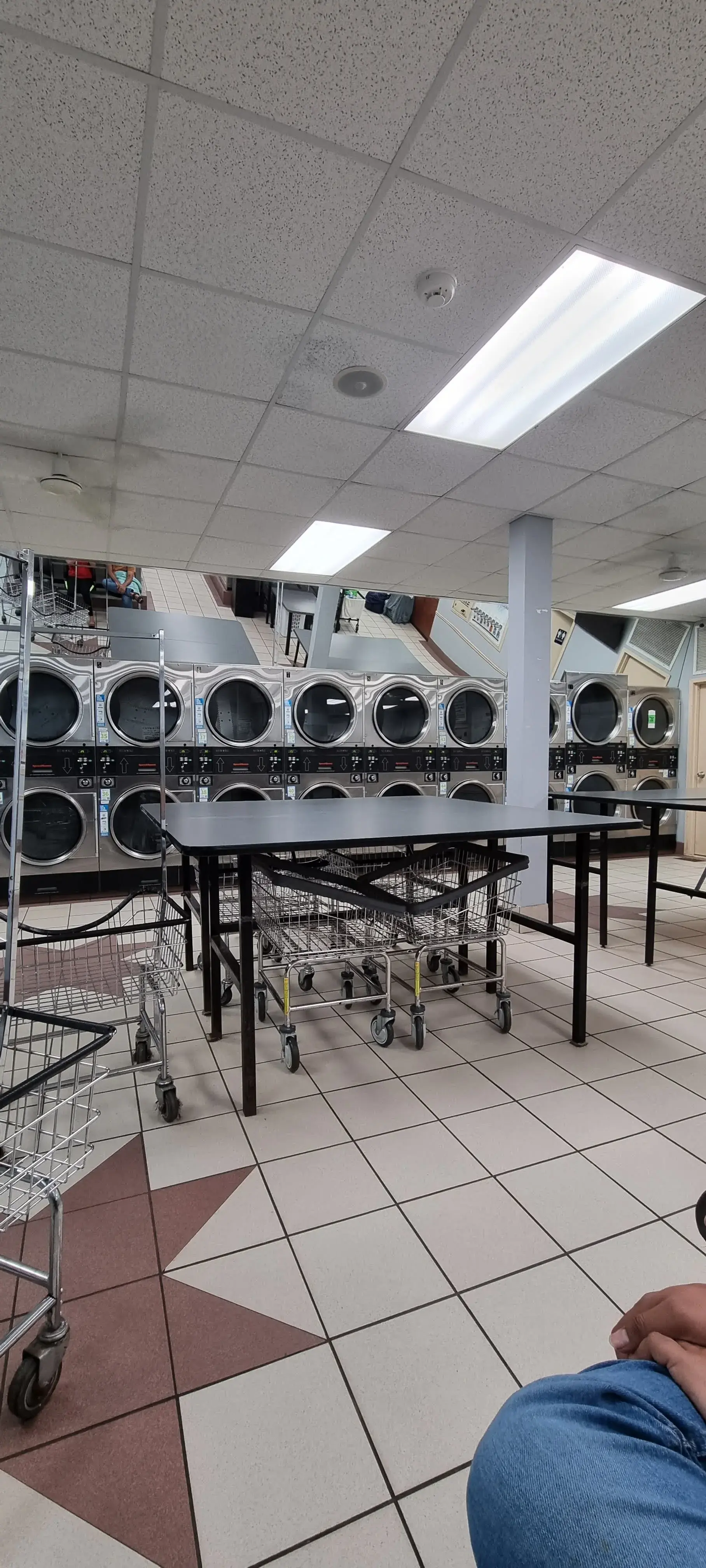 Lake Ronkonkoma Laundromat - Image 7