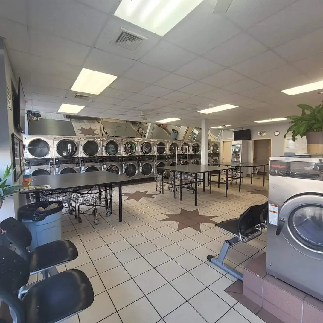 Lake Ronkonkoma Laundromat - Image 8