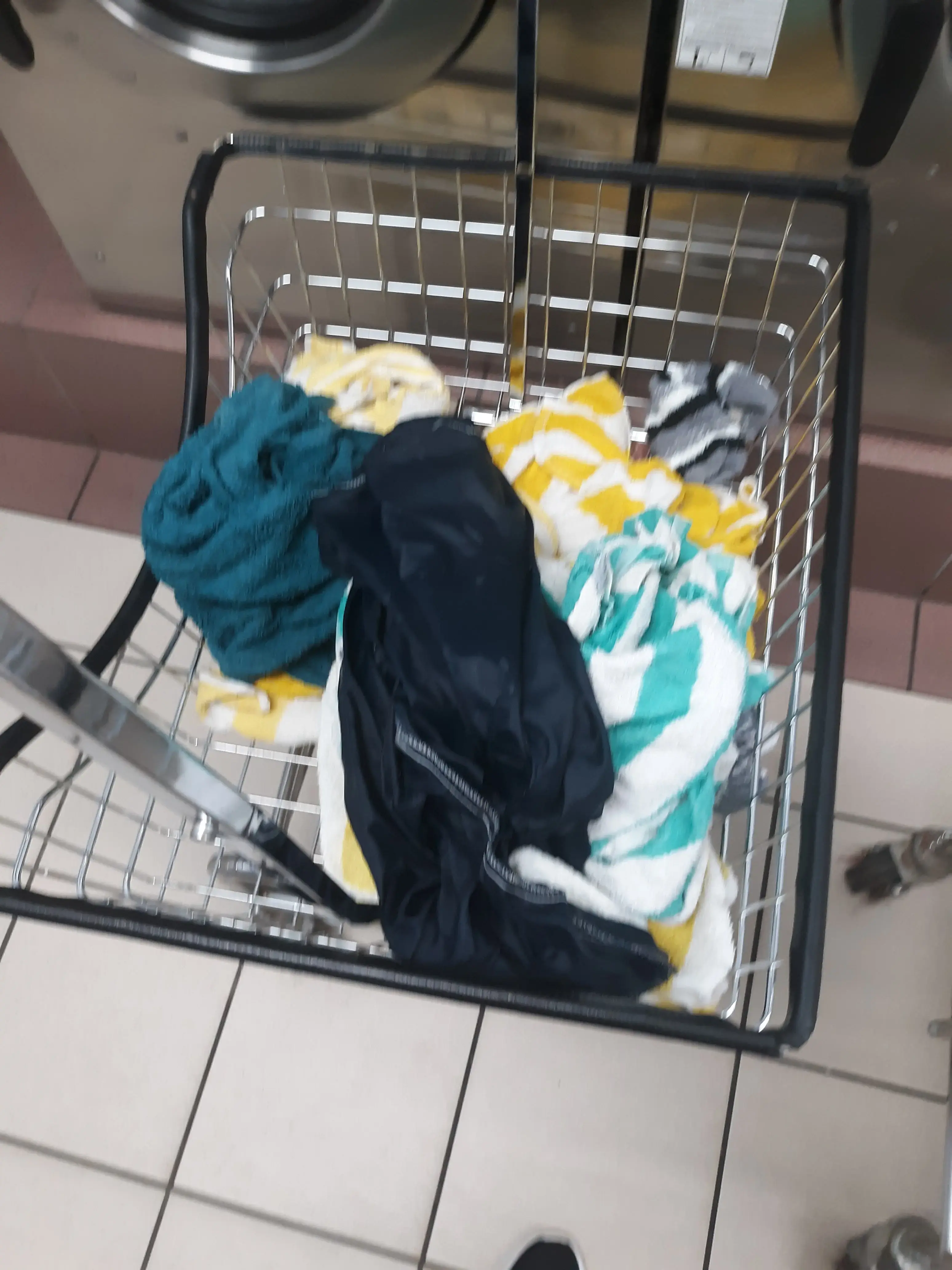 Lake Ronkonkoma Laundromat - Image 4