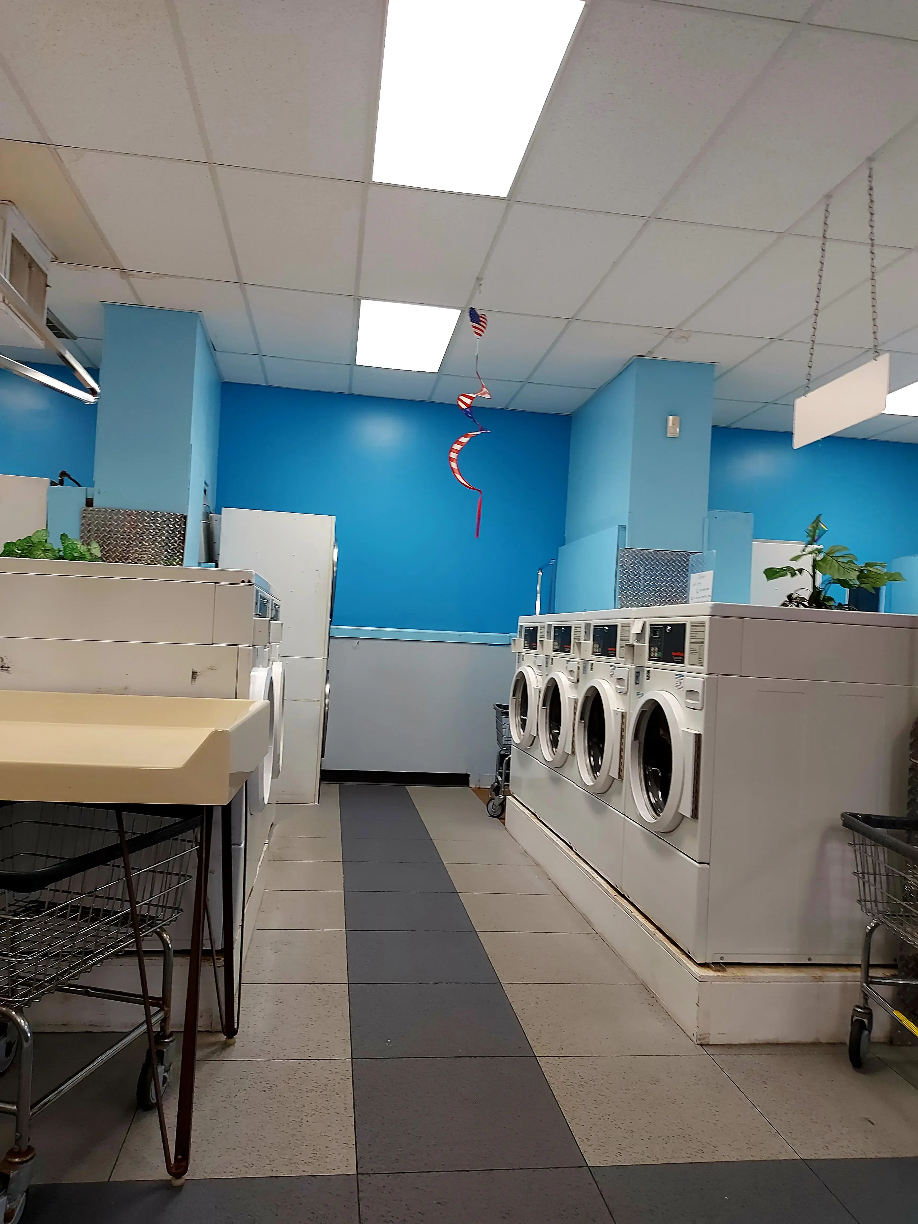 Lakeland Square Laundry 2 thumbnail 16