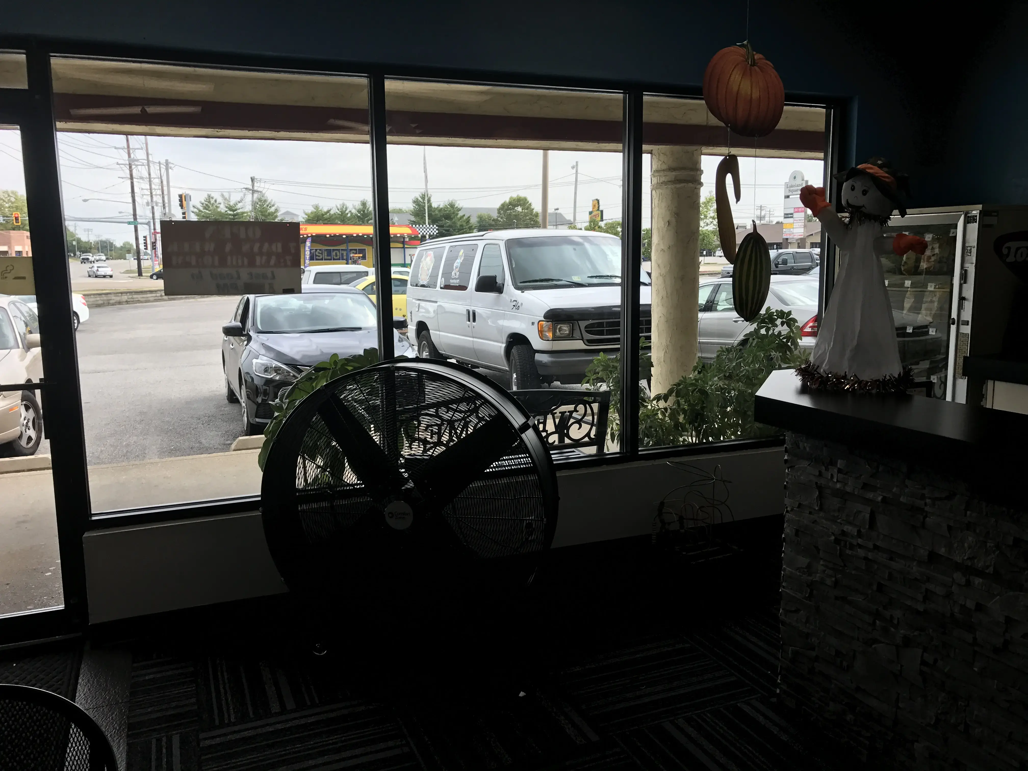 Lakeland Square Laundry 2 thumbnail 7