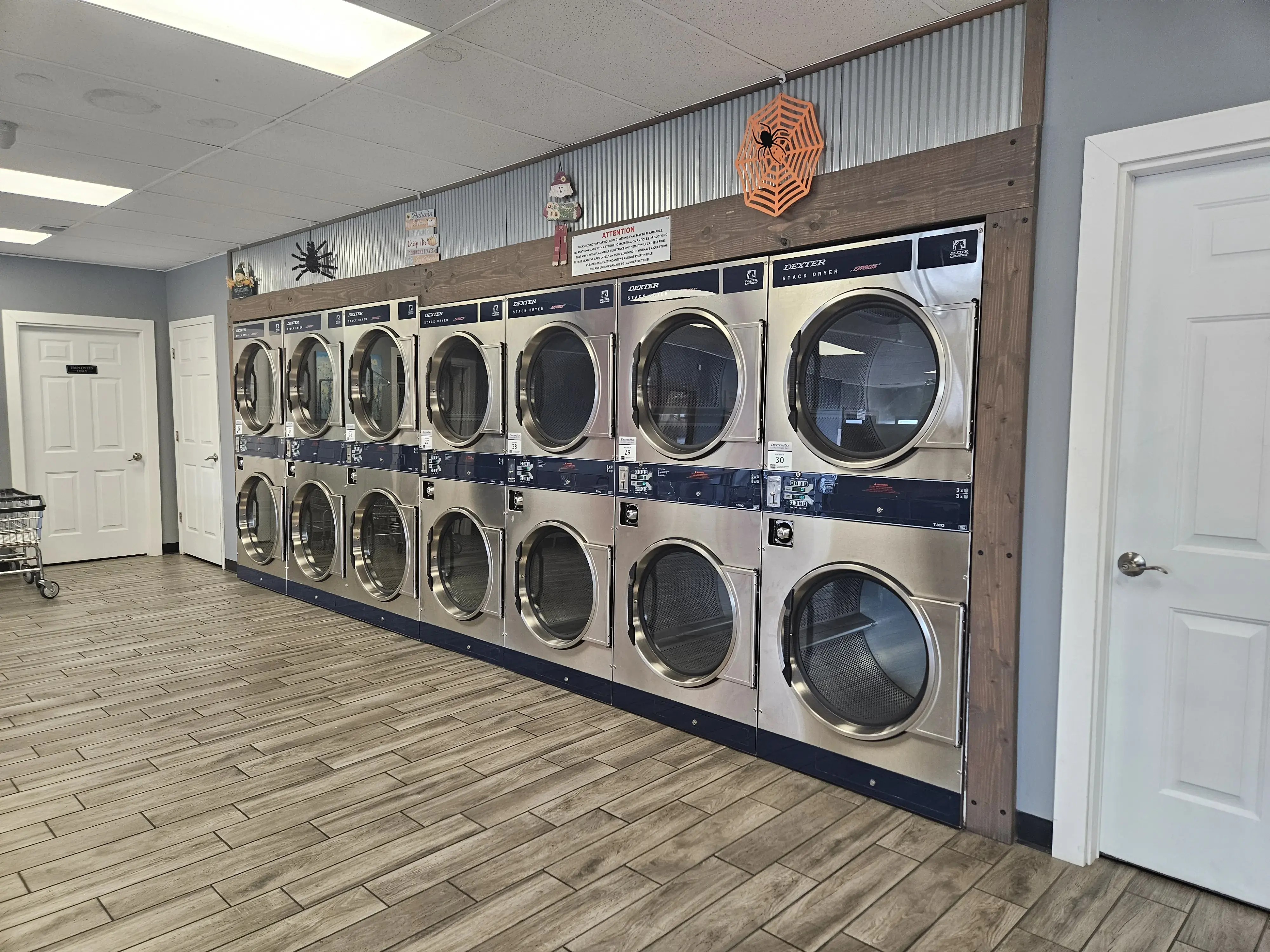Lakeland Square Laundry 2 thumbnail 19