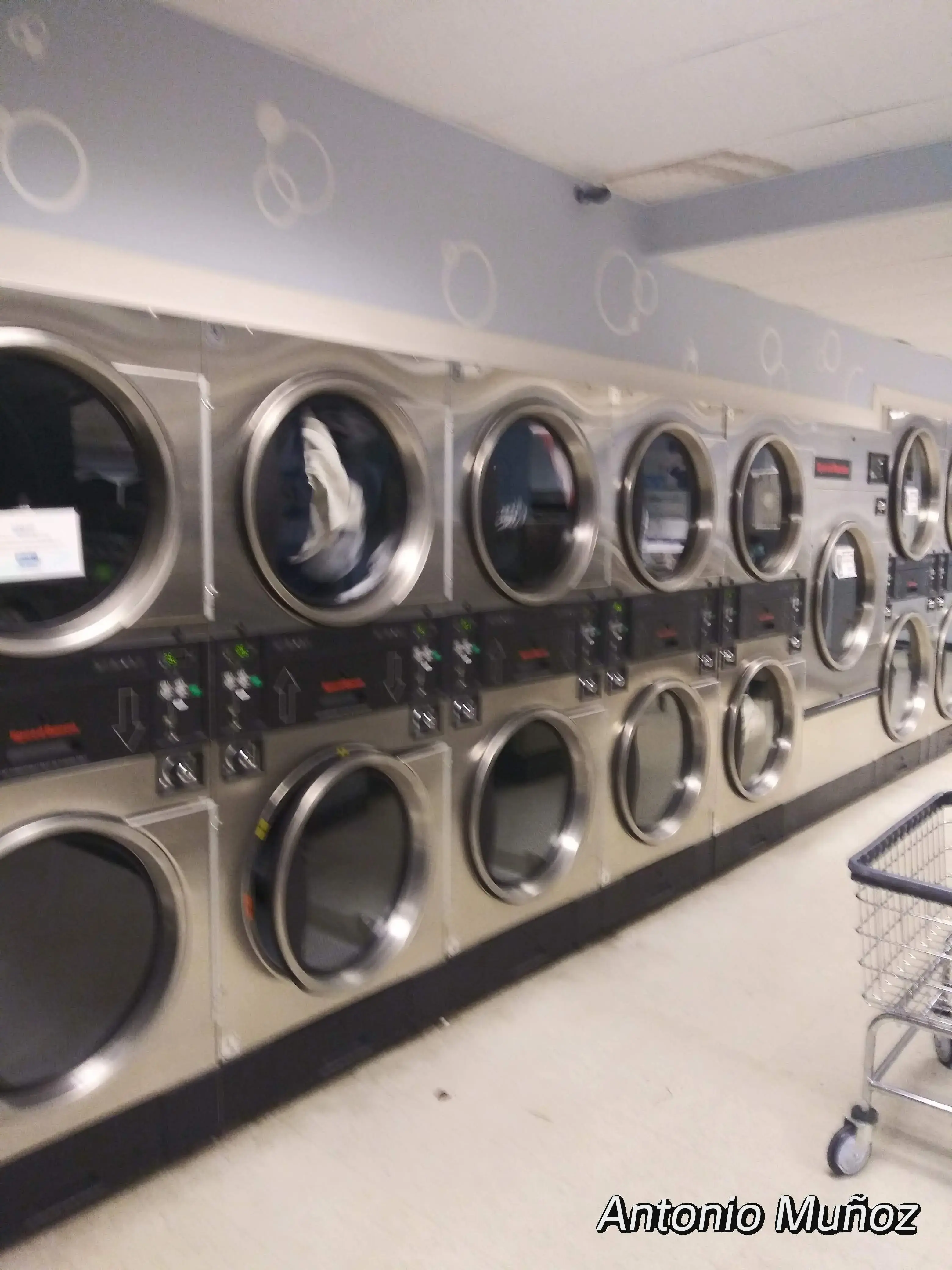 Lakes Laundry thumbnail 2