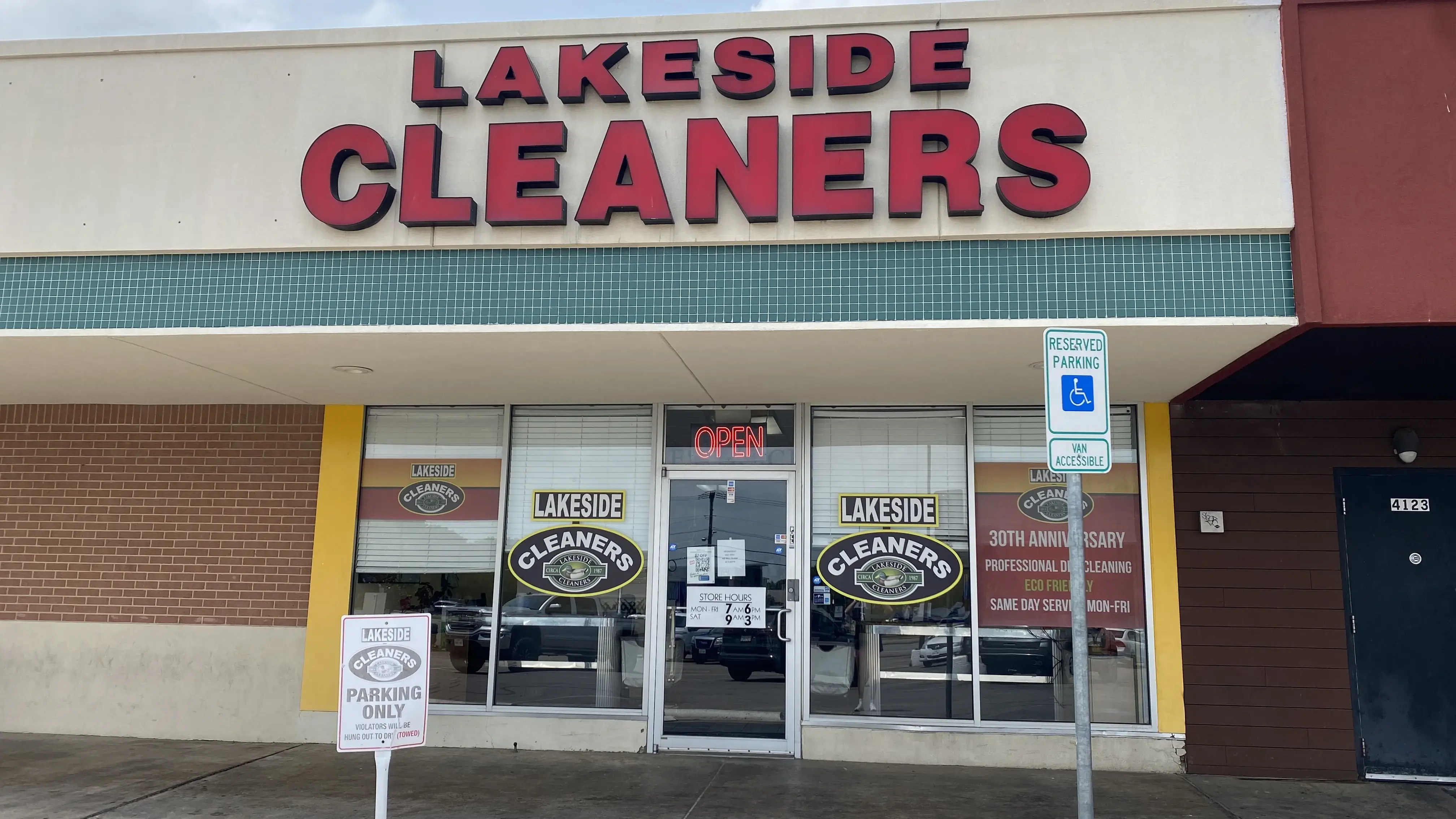 Lakeside Cleaners thumbnail 14