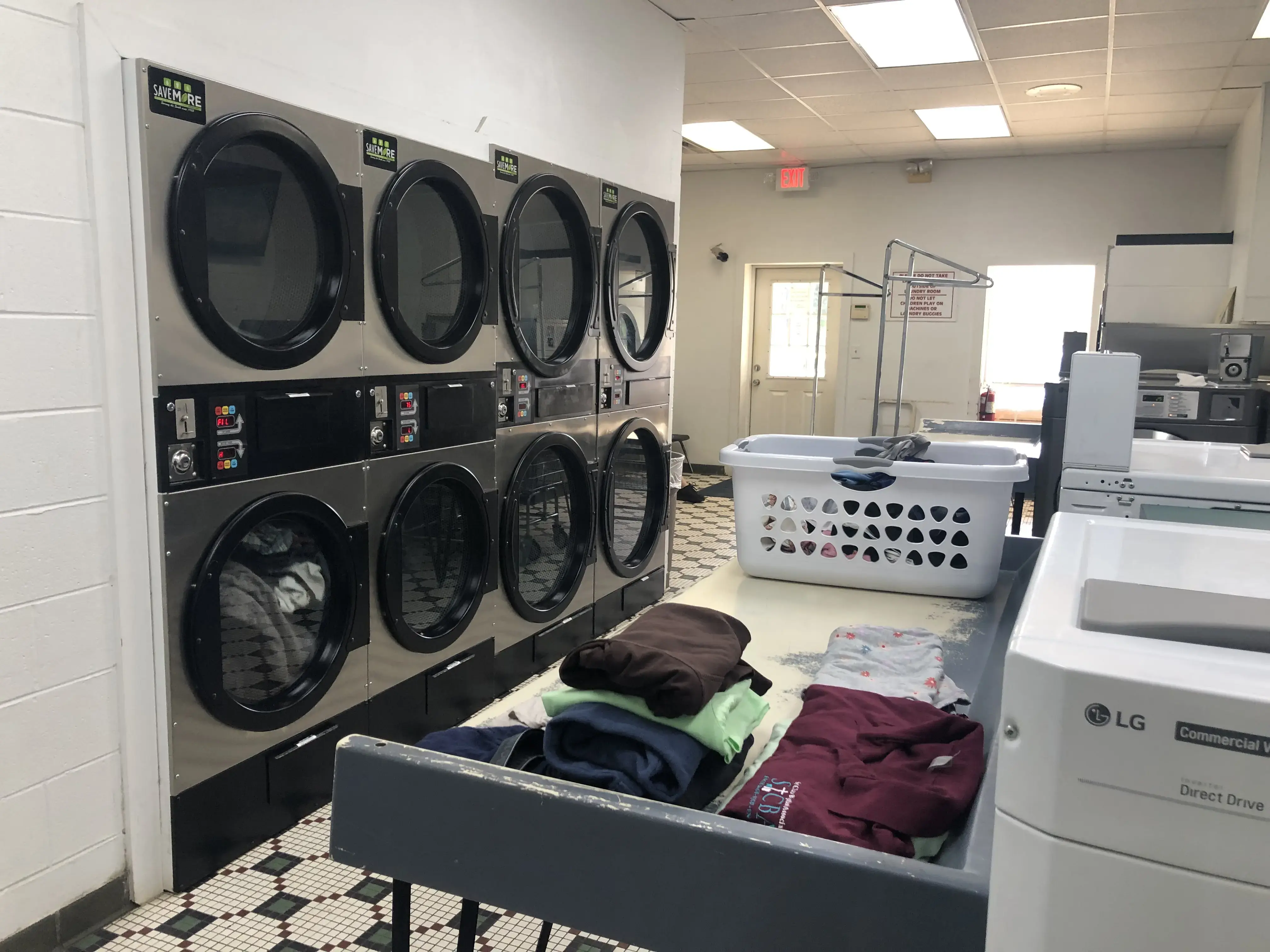 Lakeside Landing Coin Laundry - Image 3