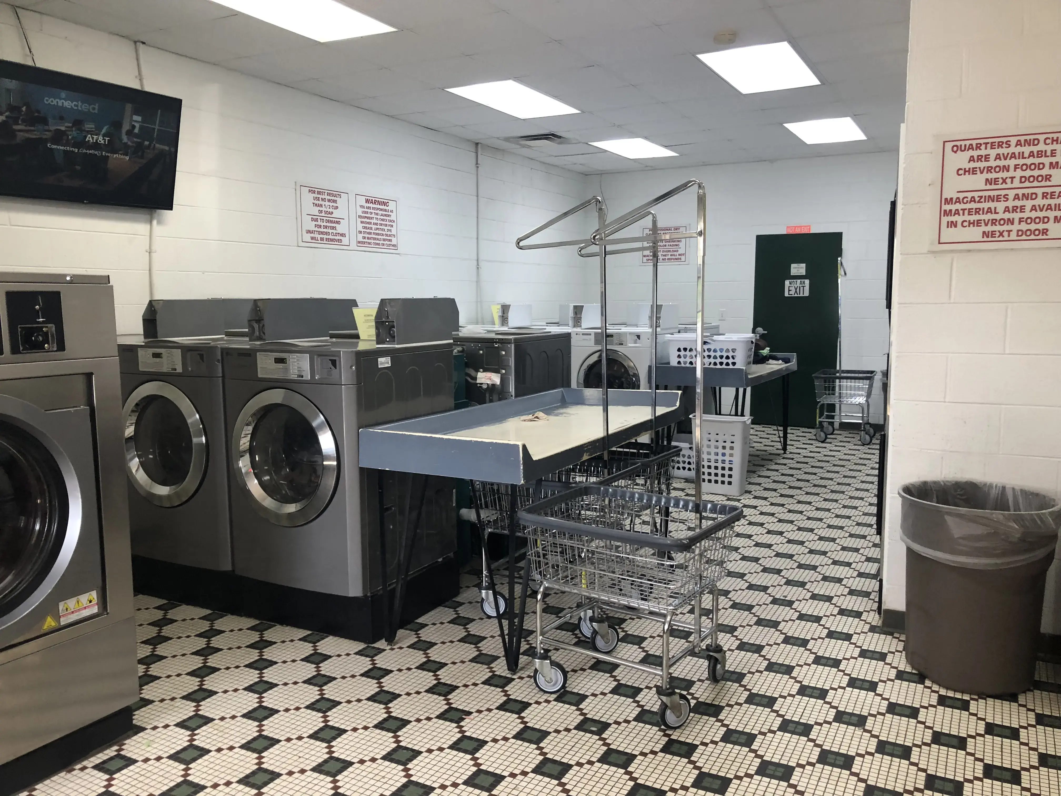 Lakeside Landing Coin Laundry thumbnail 5