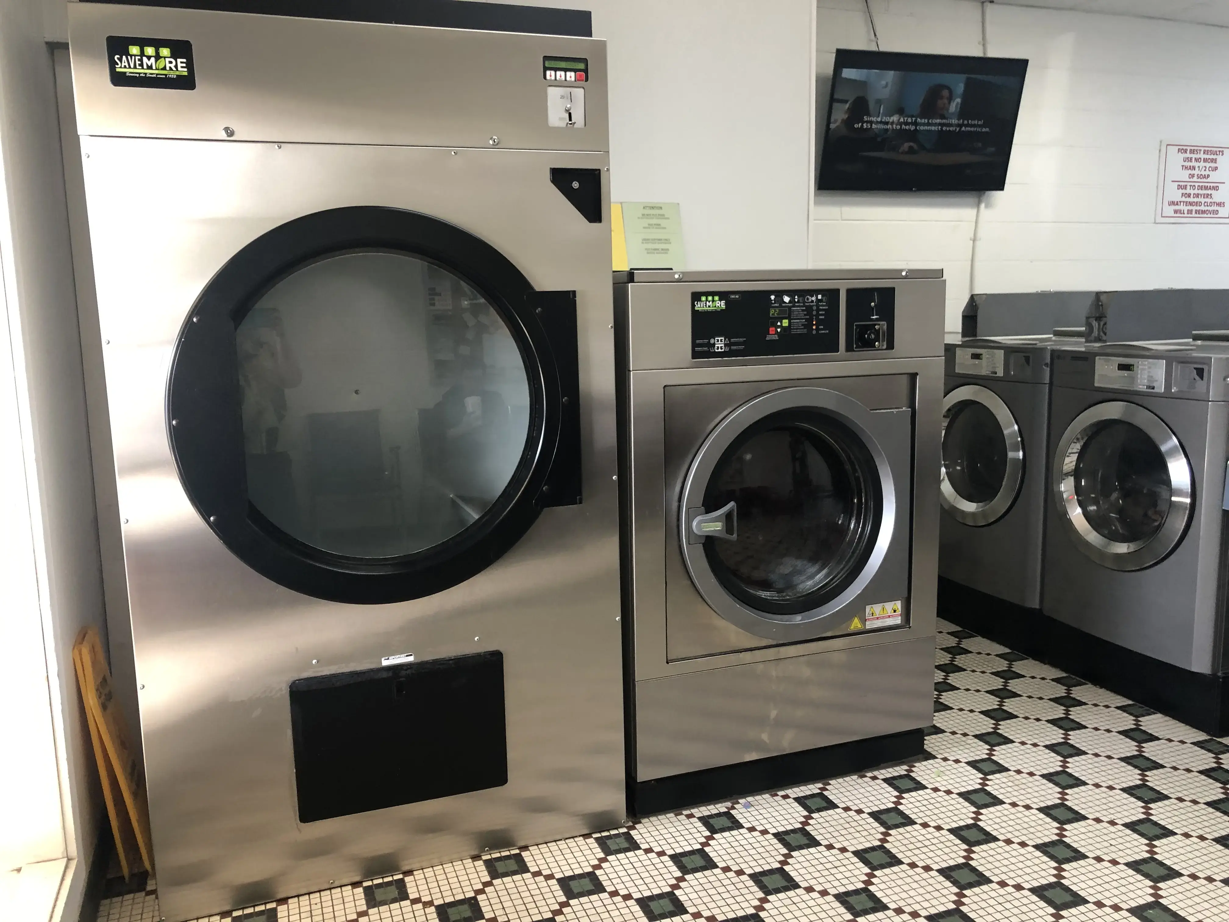 Lakeside Landing Coin Laundry thumbnail 2