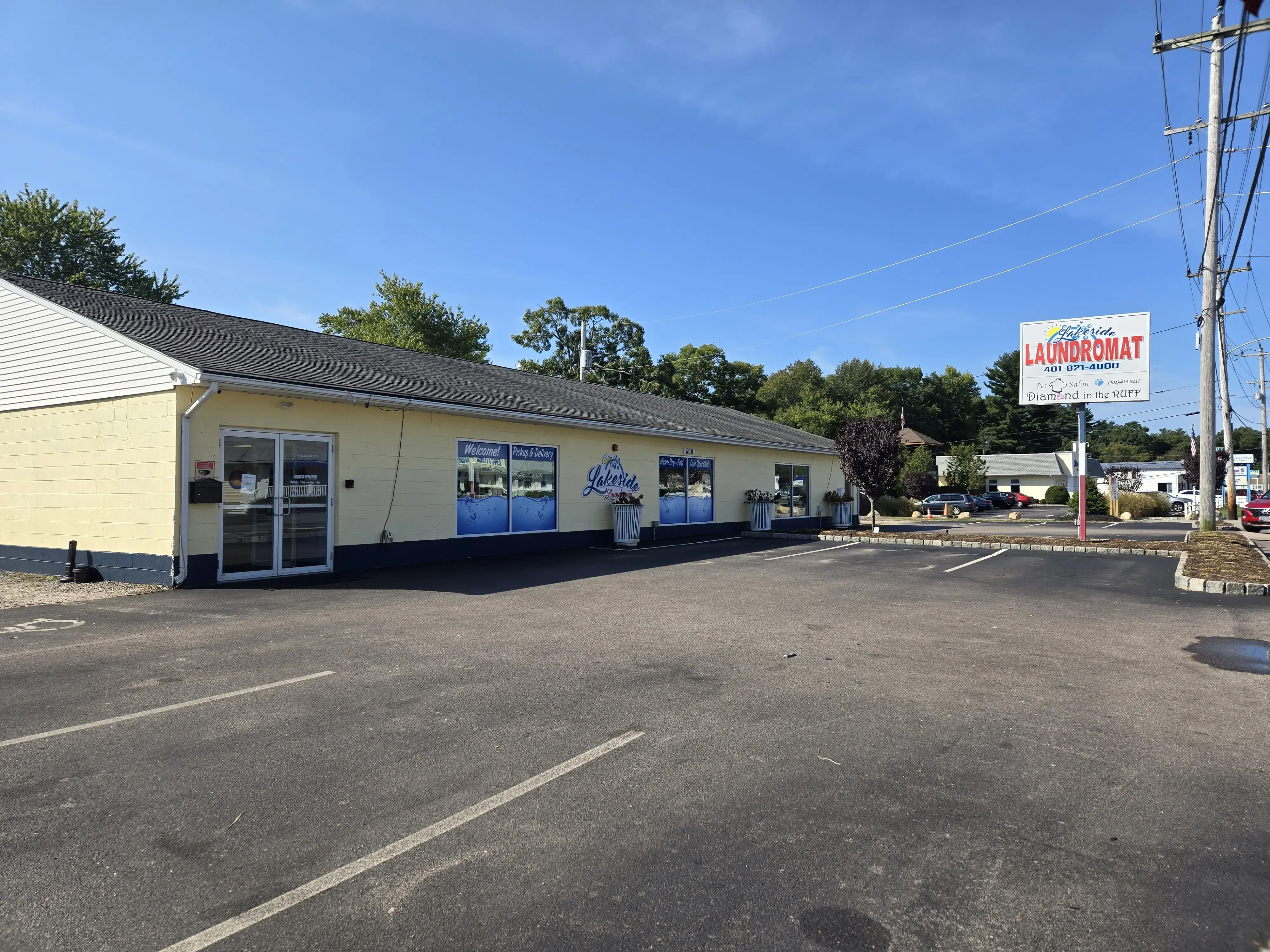 Lakeside Laundromat thumbnail 2