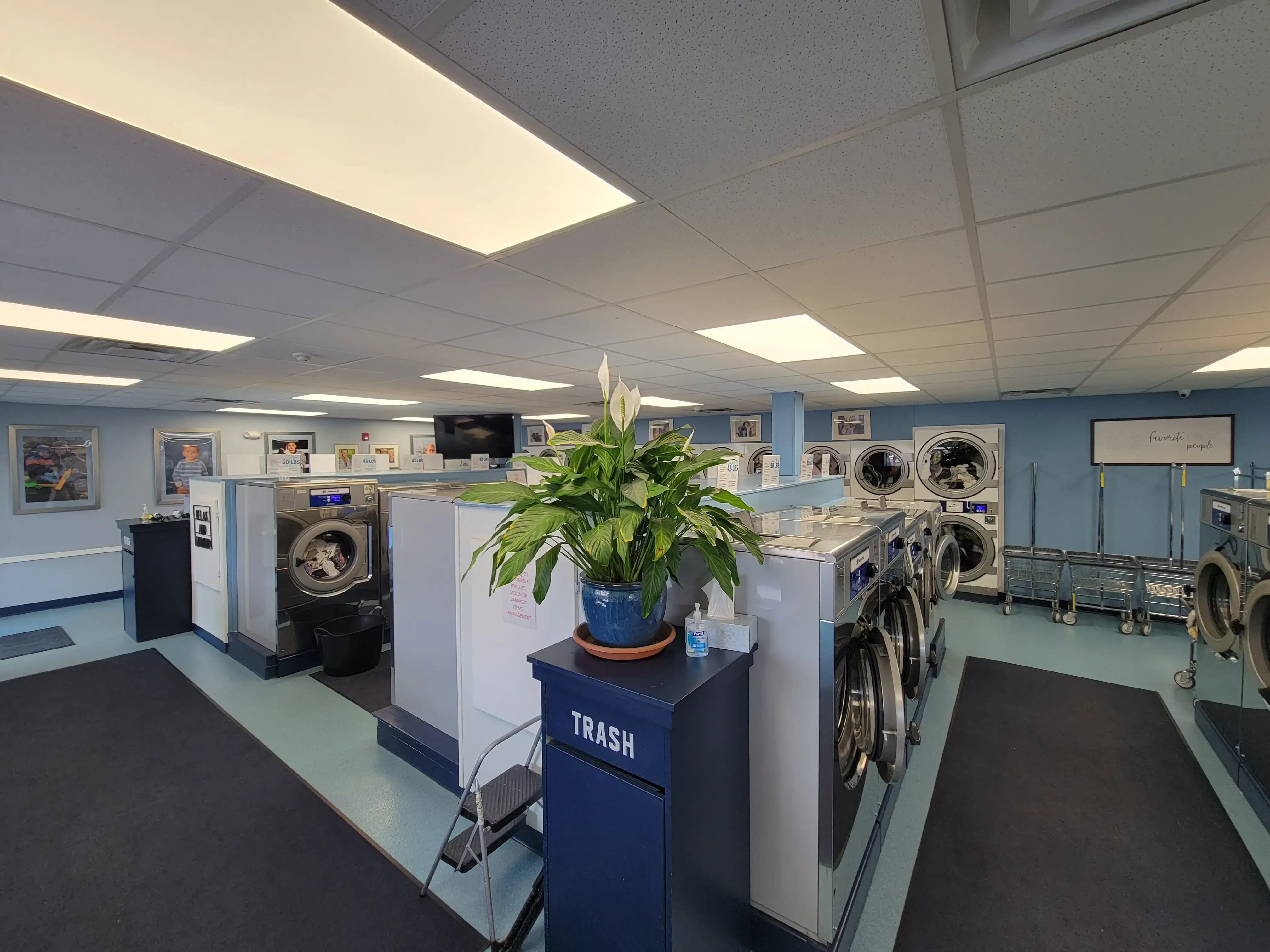 Lakeside Laundromat thumbnail 3