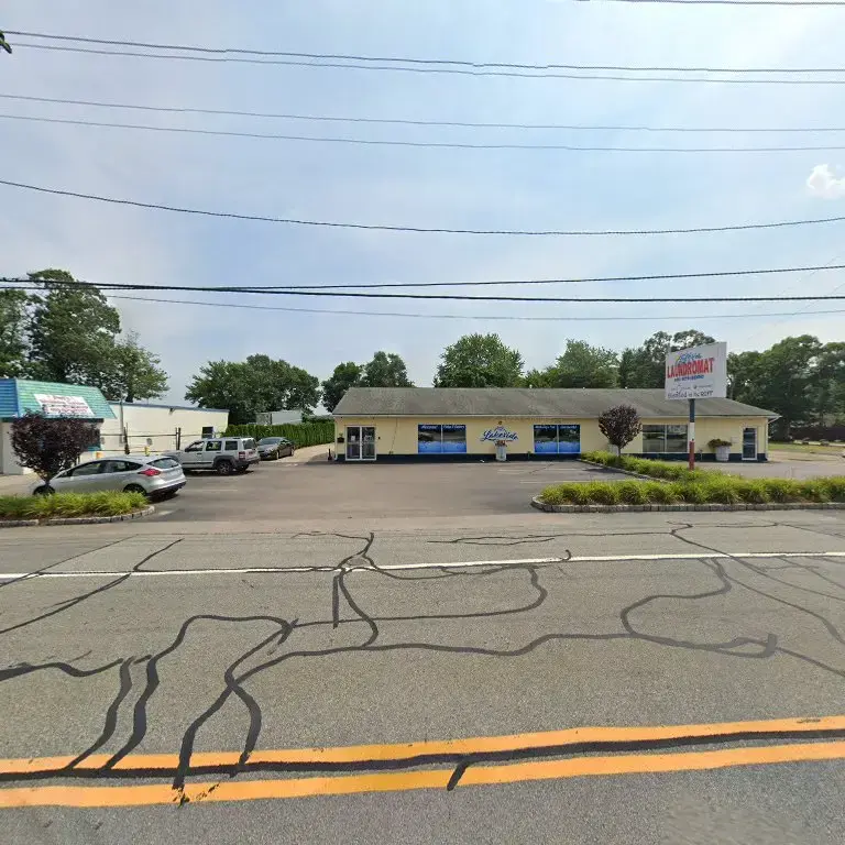 Lakeside Laundromat - Image 18