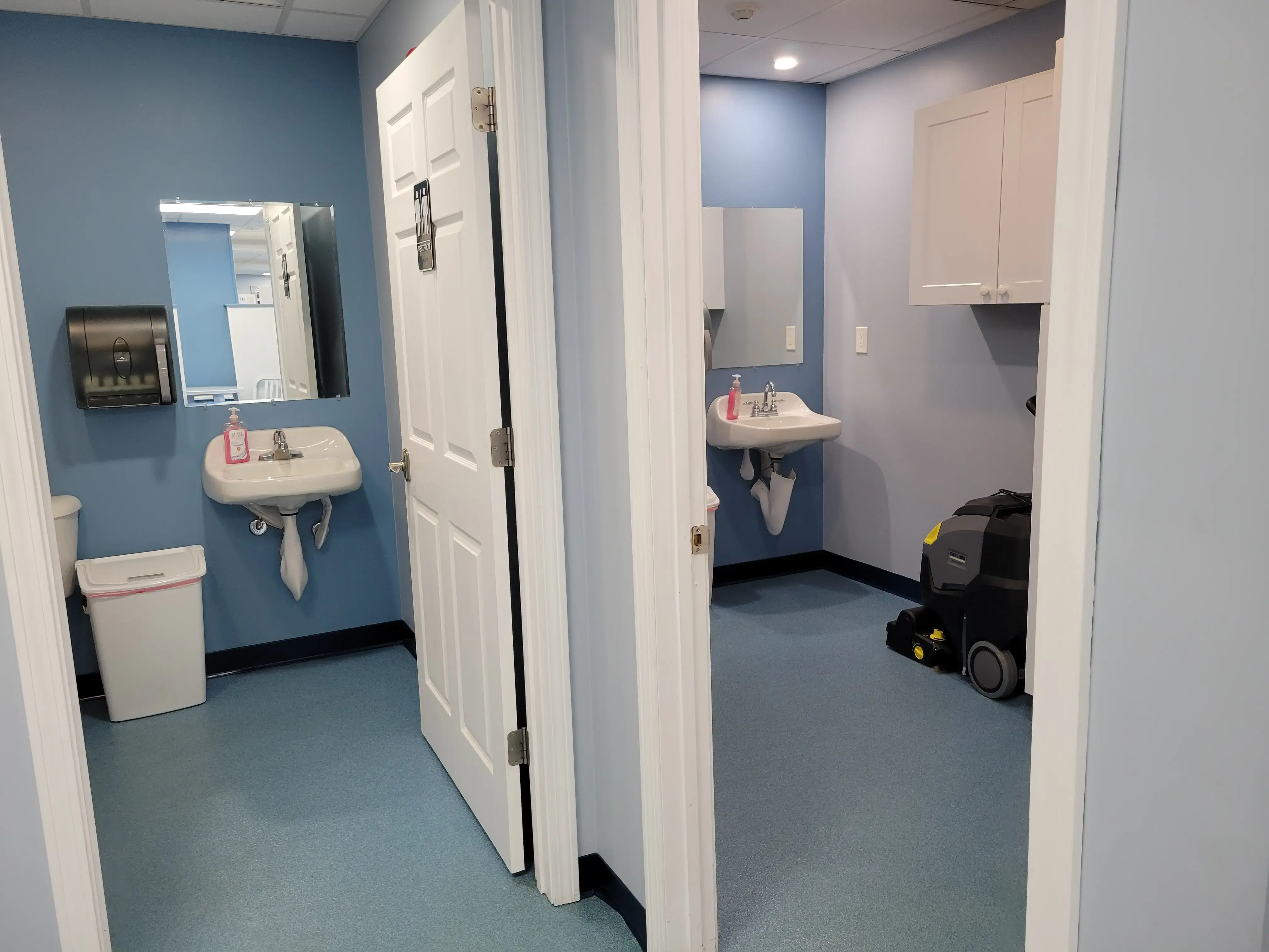 Lakeside Laundromat - Image 8