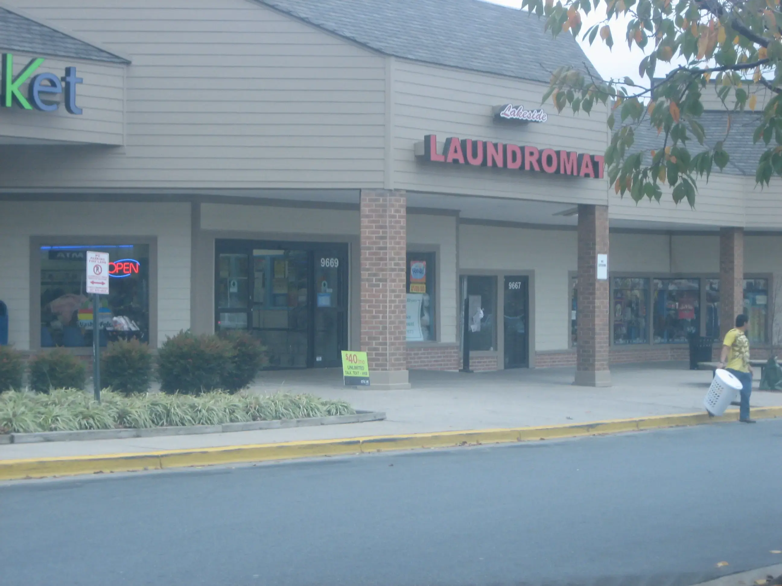 Lakeside Laundromat - Image 3